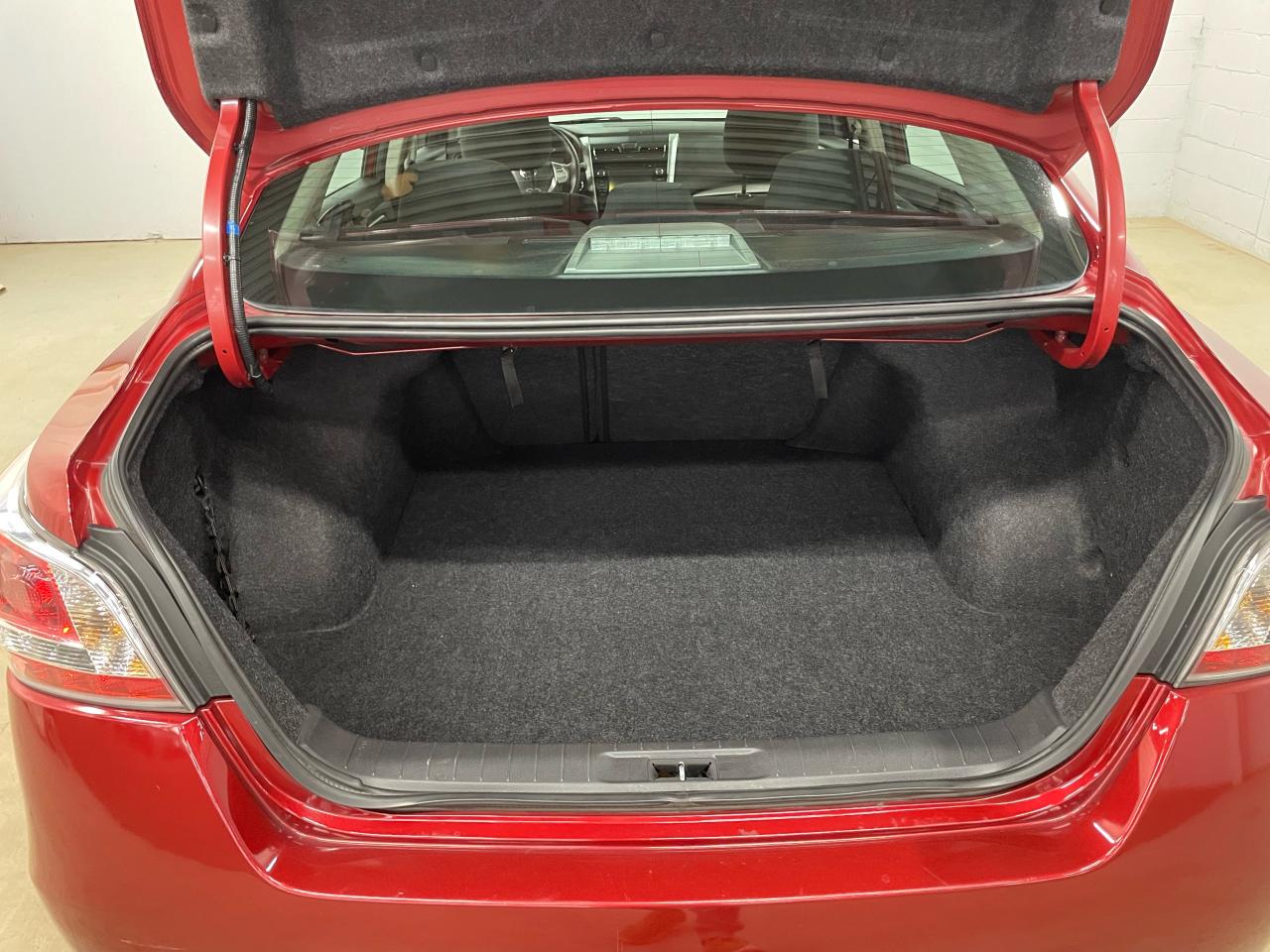 2014 Nissan Altima 2.5 SV Photo7