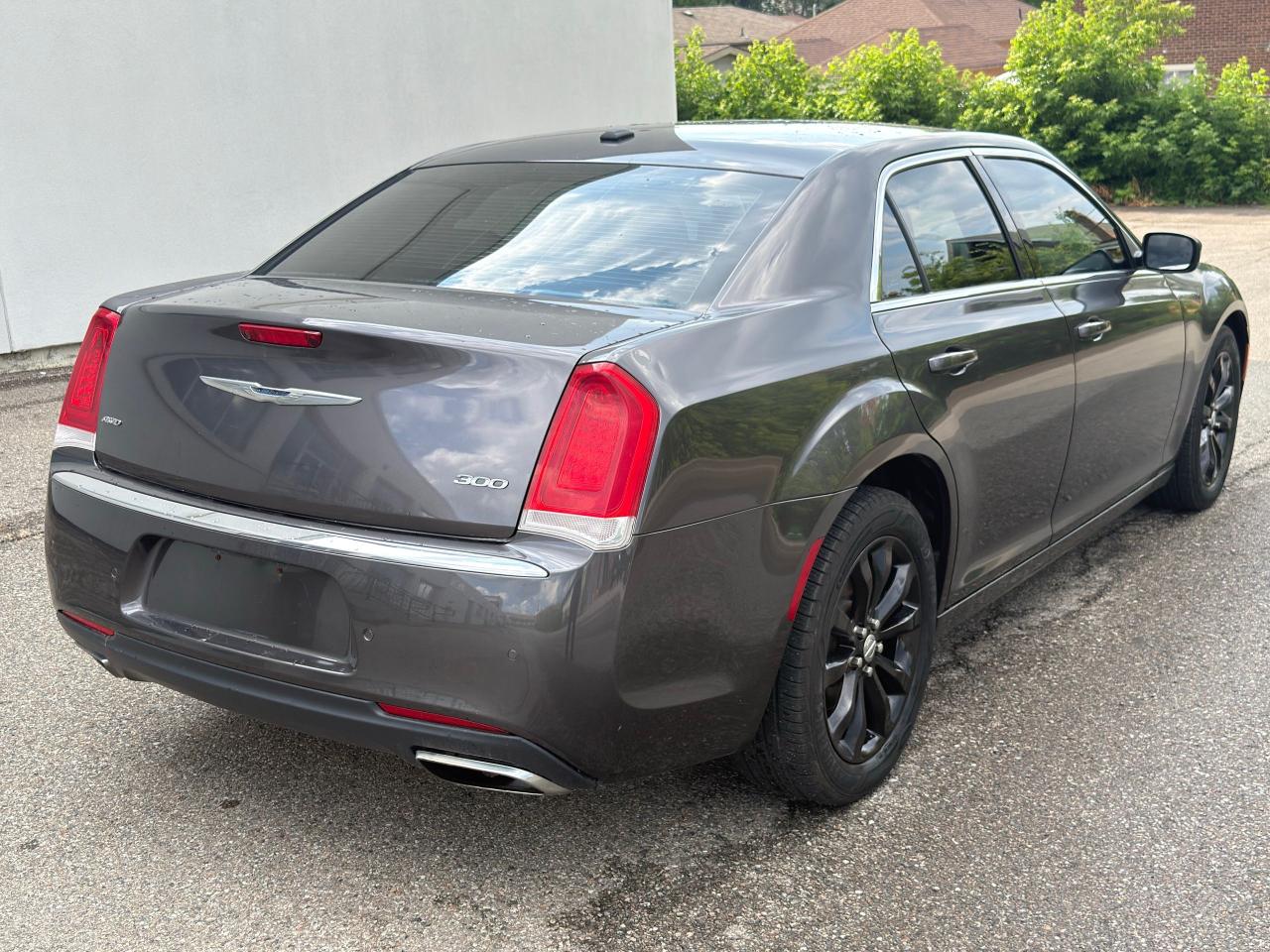 2017 Chrysler 300 Touring  - Photo #5
