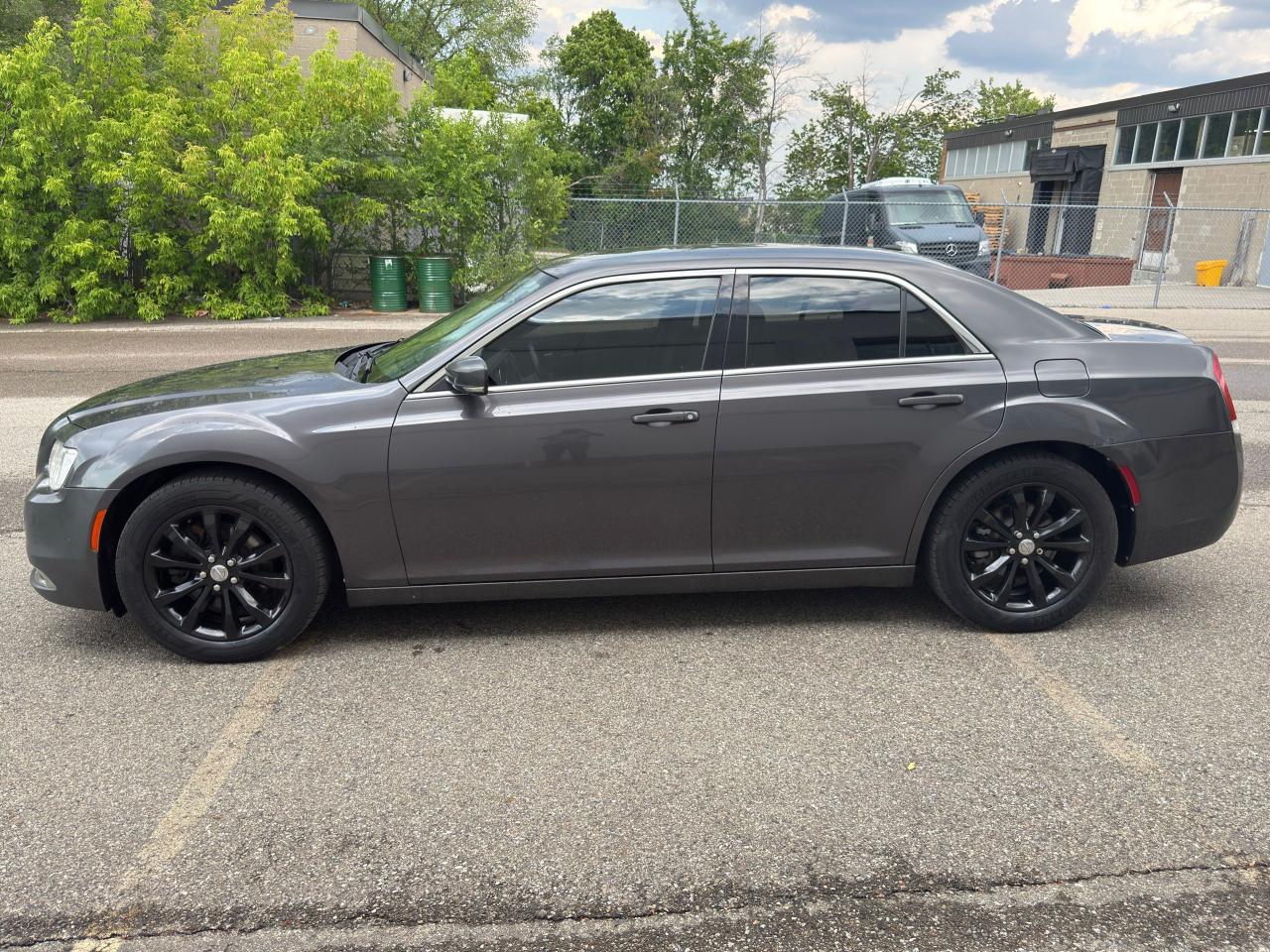 2017 Chrysler 300 Touring  - Photo #8