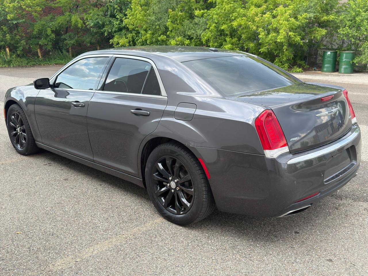 2017 Chrysler 300 Touring  - Photo #7