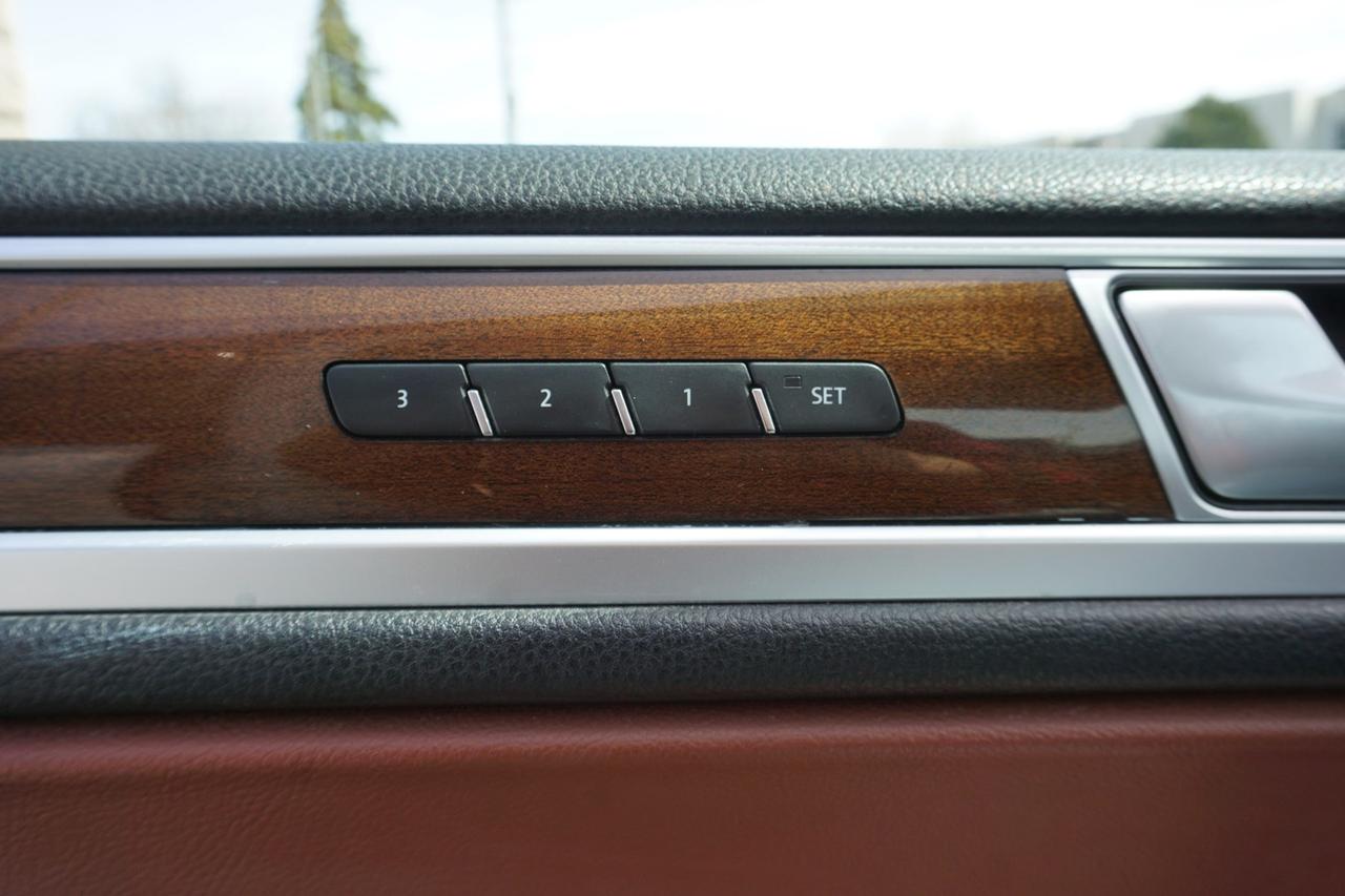 2016 Volkswagen Touareg V6 TDI *DIESEL* HIGHLINE AWD CERTIFIED *FREE ACCIDENT*36 V.W MAINTAIN* 360 CAMERA NAV BLUETOOTH LEATHER HEATED PANO ROOF CRUISE ALLOYS Photo