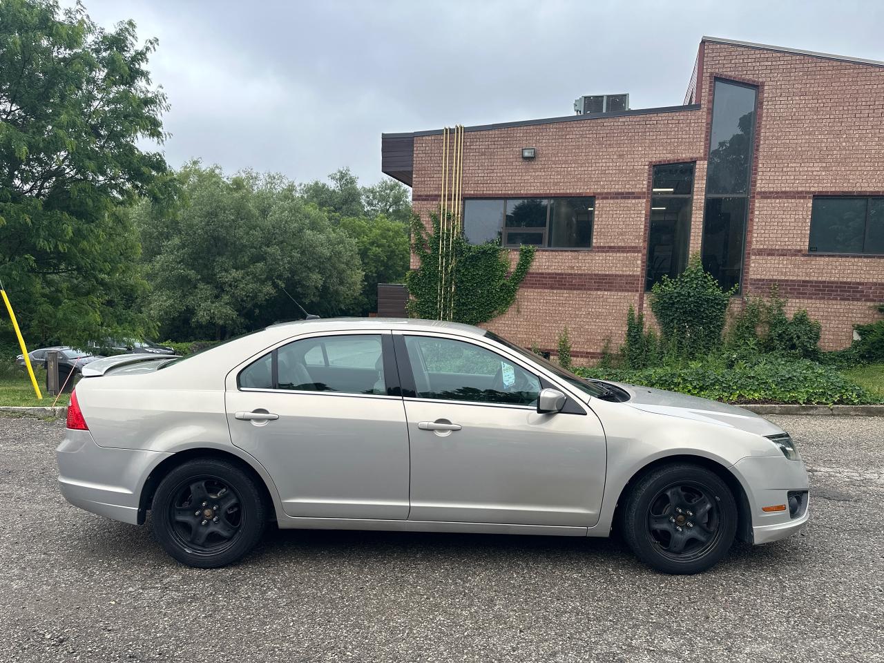 2010 Ford Fusion 4DR SDN I4 SE FWD - Photo #2