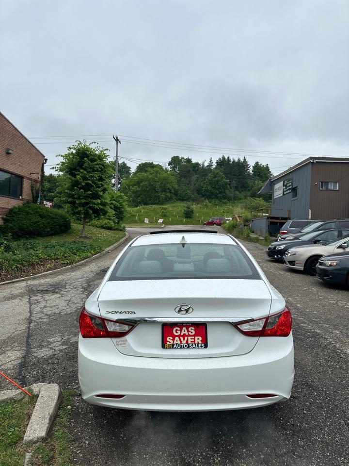 2011 Hyundai Sonata 4dr Sdn 2.4L Auto GLS - Photo #4
