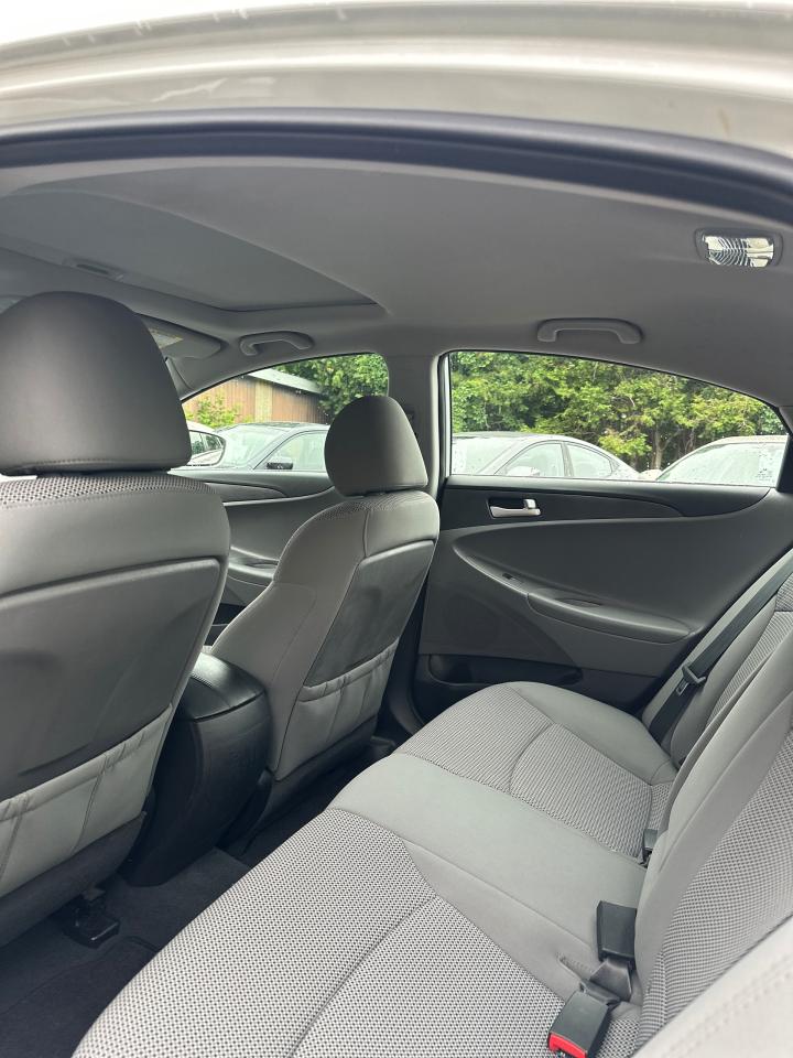 2011 Hyundai Sonata 4dr Sdn 2.4L Auto GLS - Photo #10
