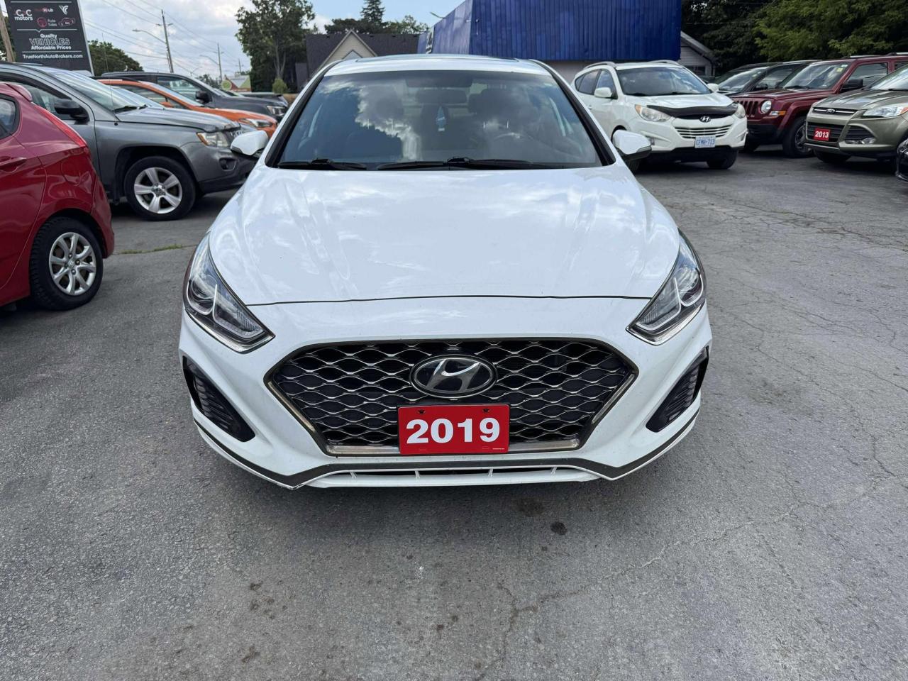 2019 Hyundai Sonata ESSENTIAL - Photo #2