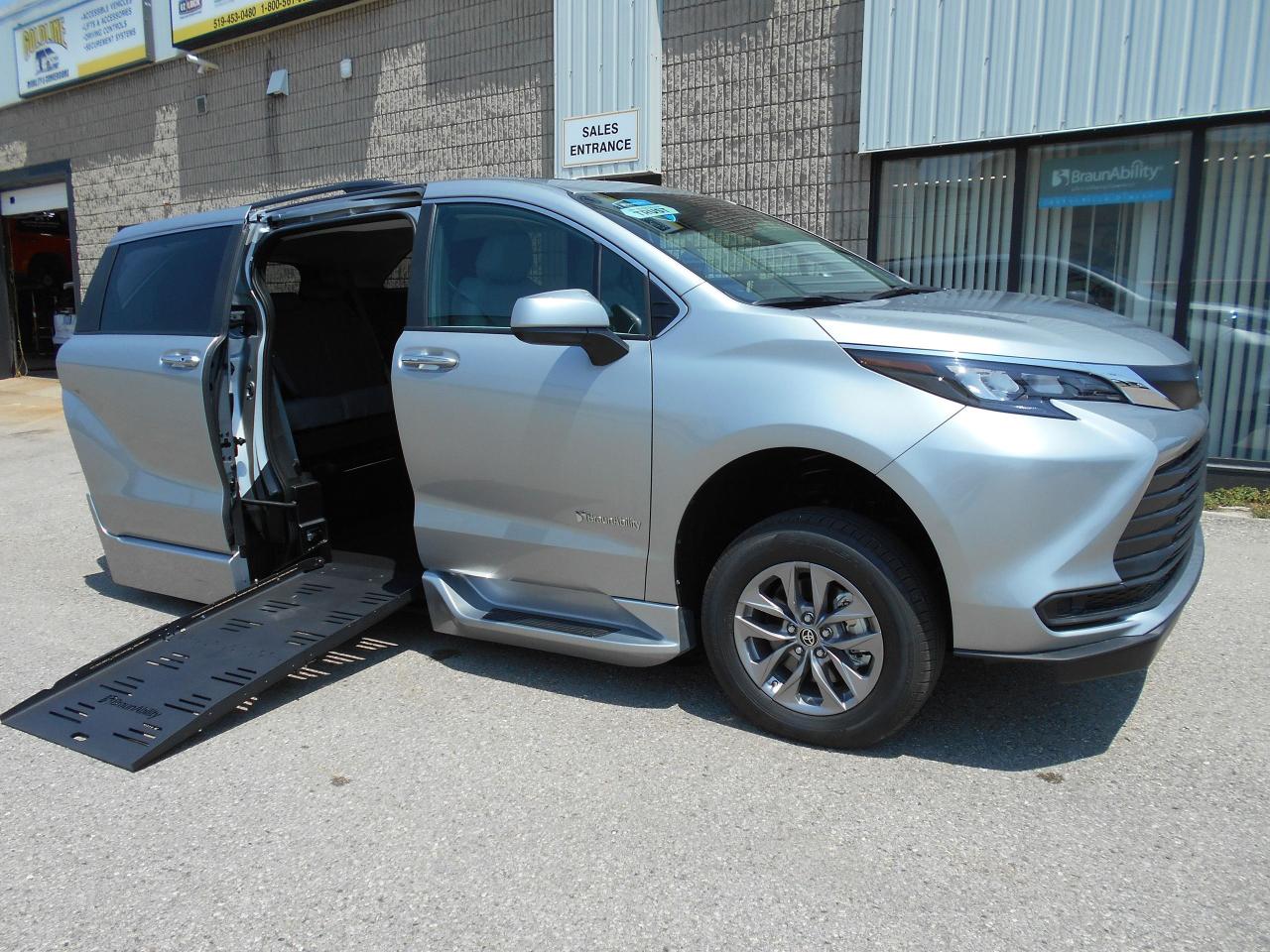 Used 2025 Toyota Sienna XLE-Wheelchair Accessible Side Entry-Power for sale in London, ON