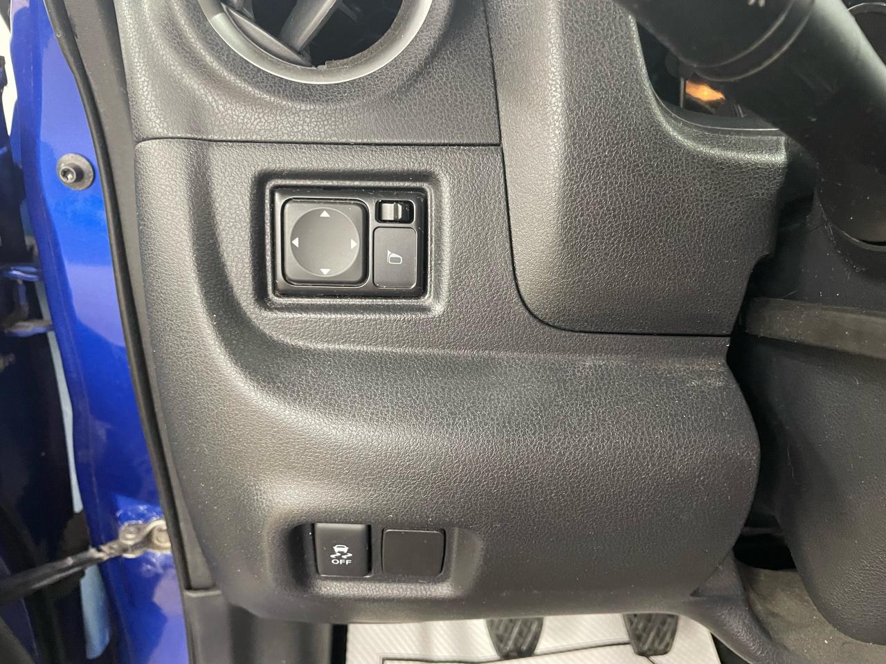 2015 Nissan Versa Note SL Photo12