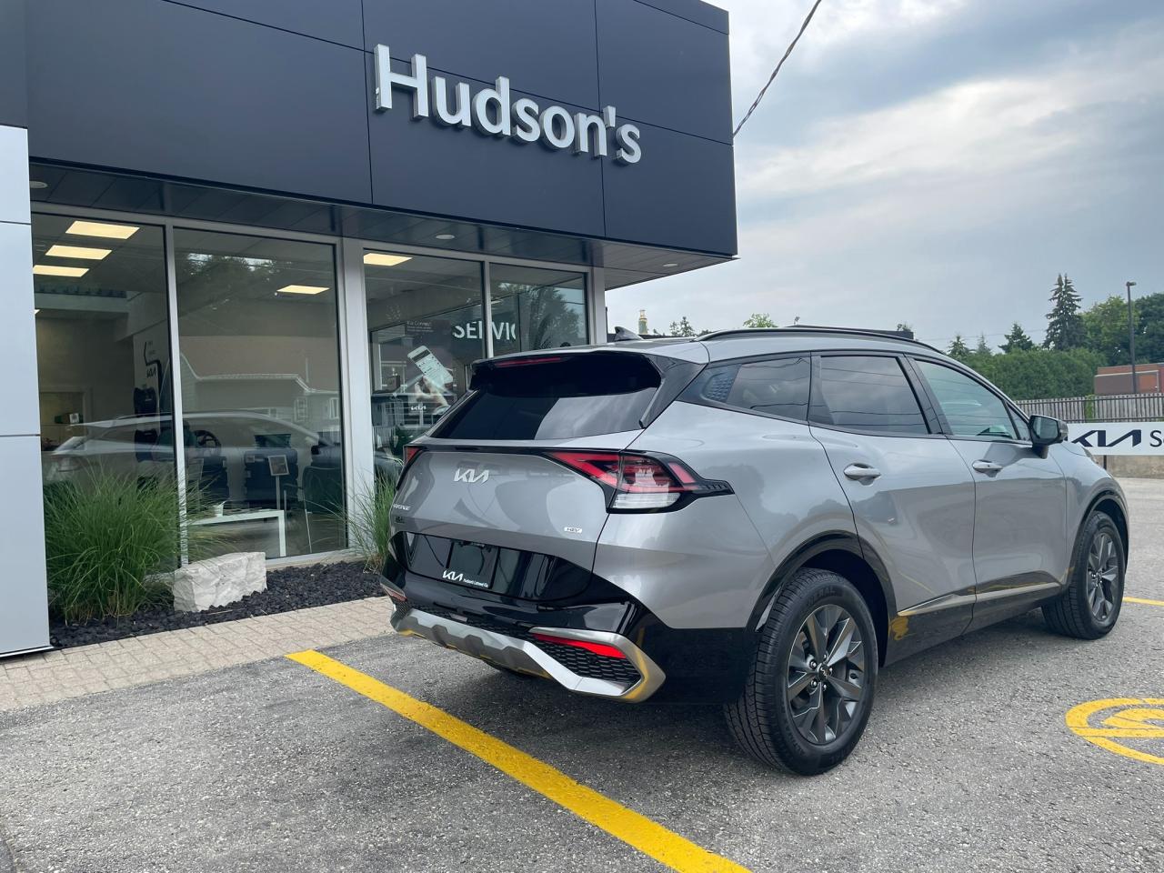 2023 Kia Sportage Hybrid SX w/Black Interior Hybrid | AWD | Sunroof | Leather | Navigation | 18" Wheels Photo