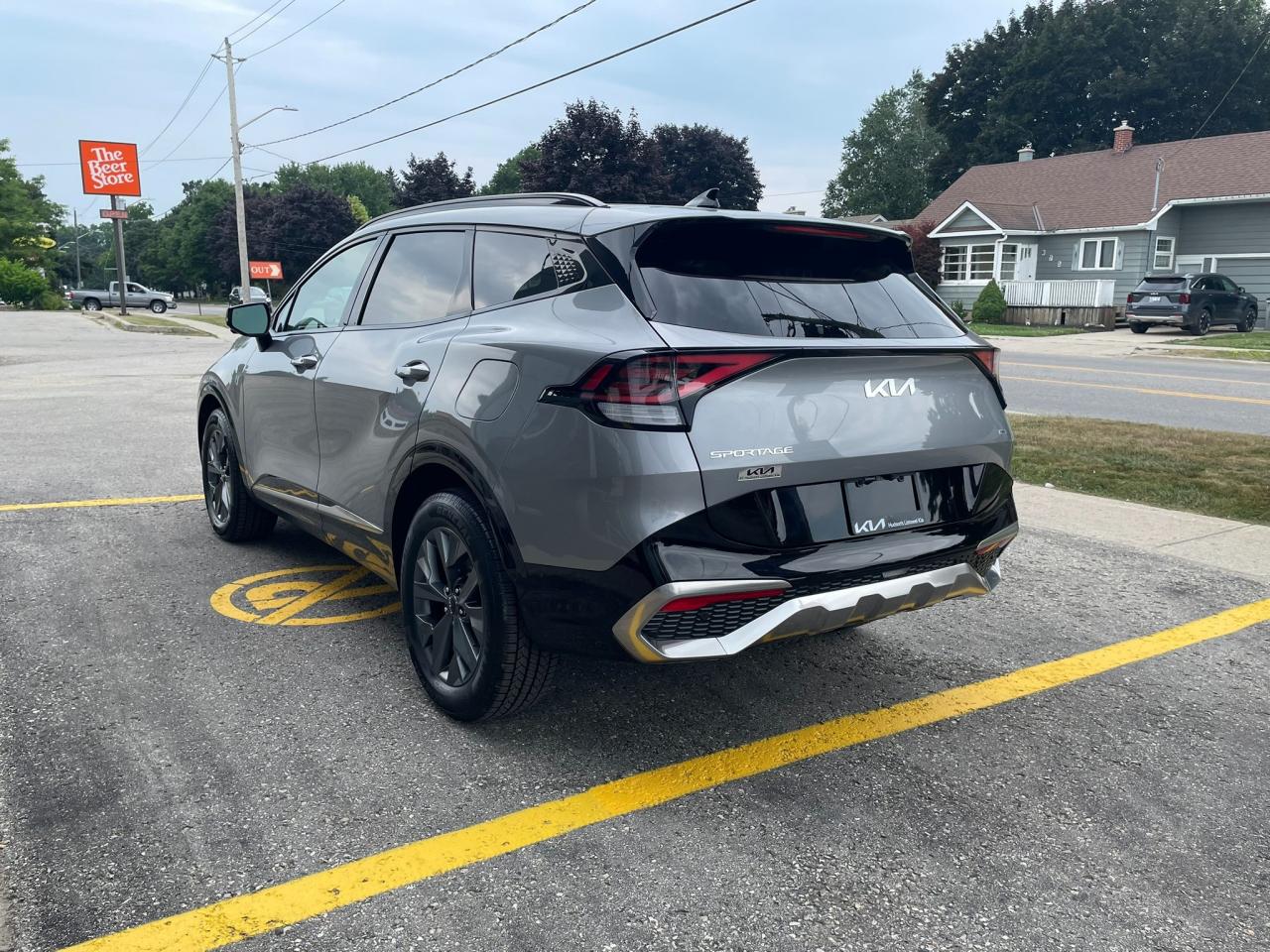 2023 Kia Sportage Hybrid SX w/Black Interior Hybrid | AWD | Sunroof | Leather | Navigation | 18" Wheels Photo