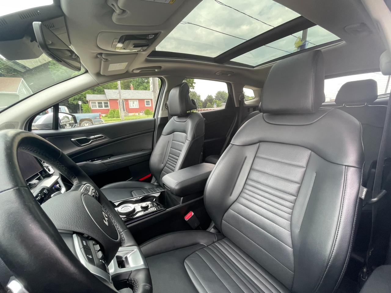 2023 Kia Sportage Hybrid SX w/Black Interior Hybrid | AWD | Sunroof | Leather | Navigation | 18" Wheels Photo