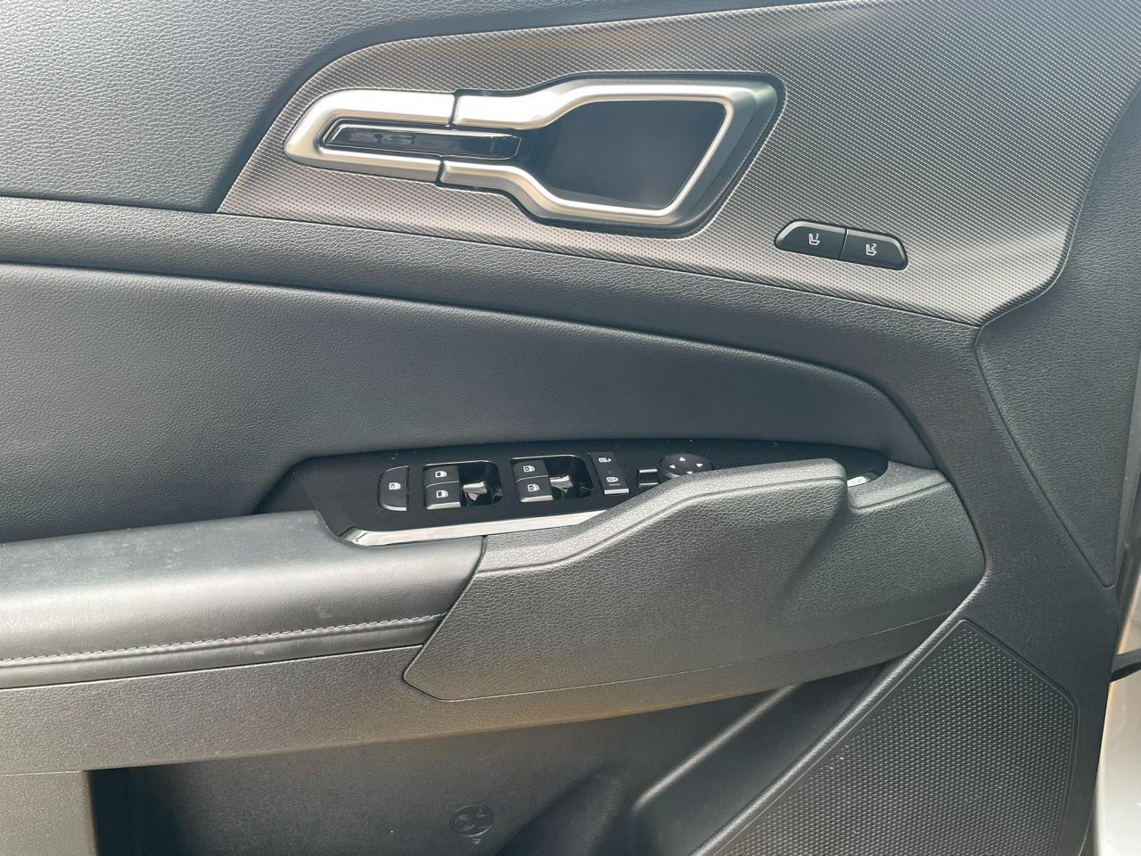 2023 Kia Sportage Hybrid SX w/Black Interior Hybrid | AWD | Sunroof | Leather | Navigation | 18" Wheels Photo