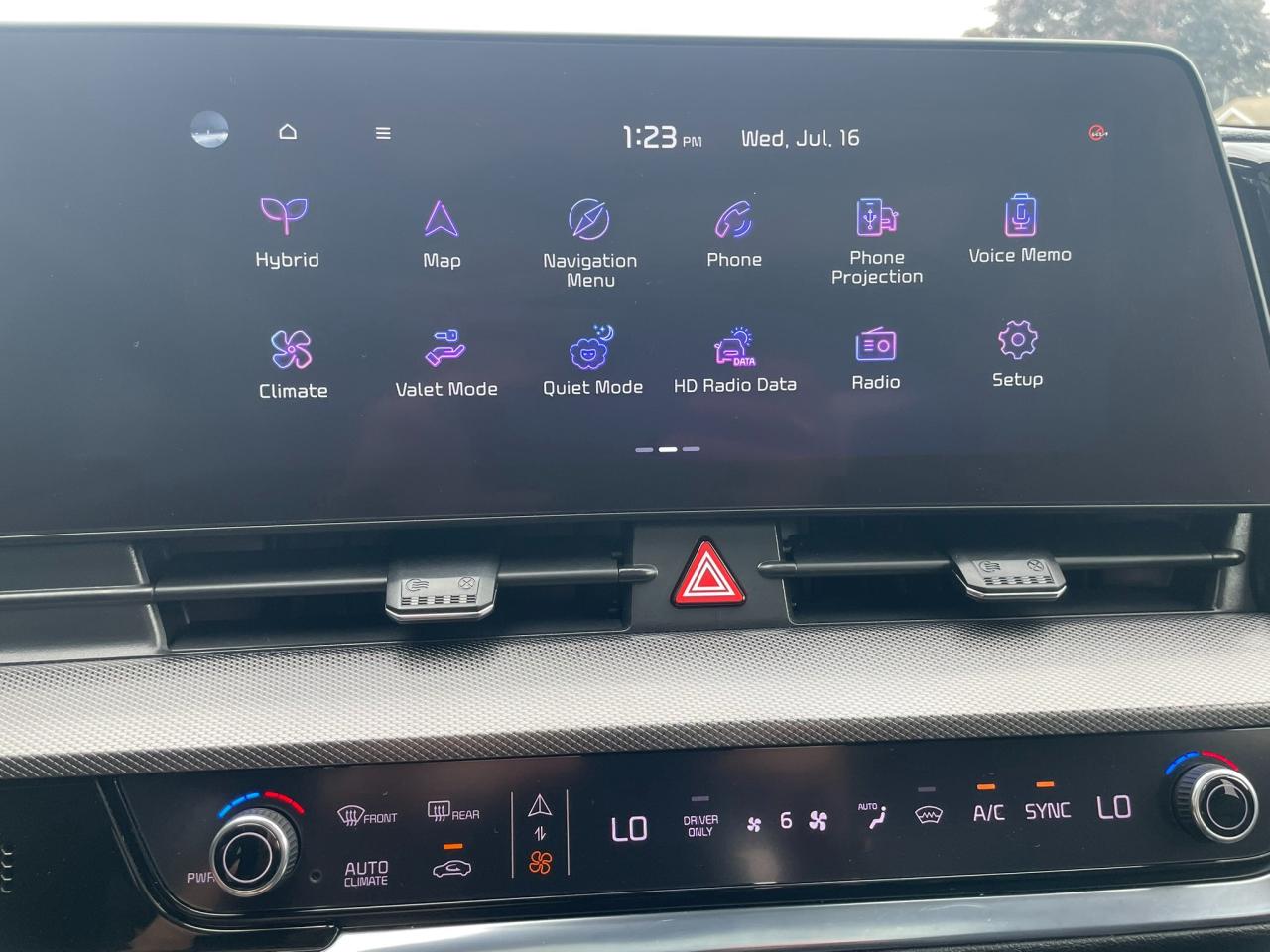 2023 Kia Sportage Hybrid SX w/Black Interior Hybrid | AWD | Sunroof | Leather | Navigation | 18" Wheels Photo