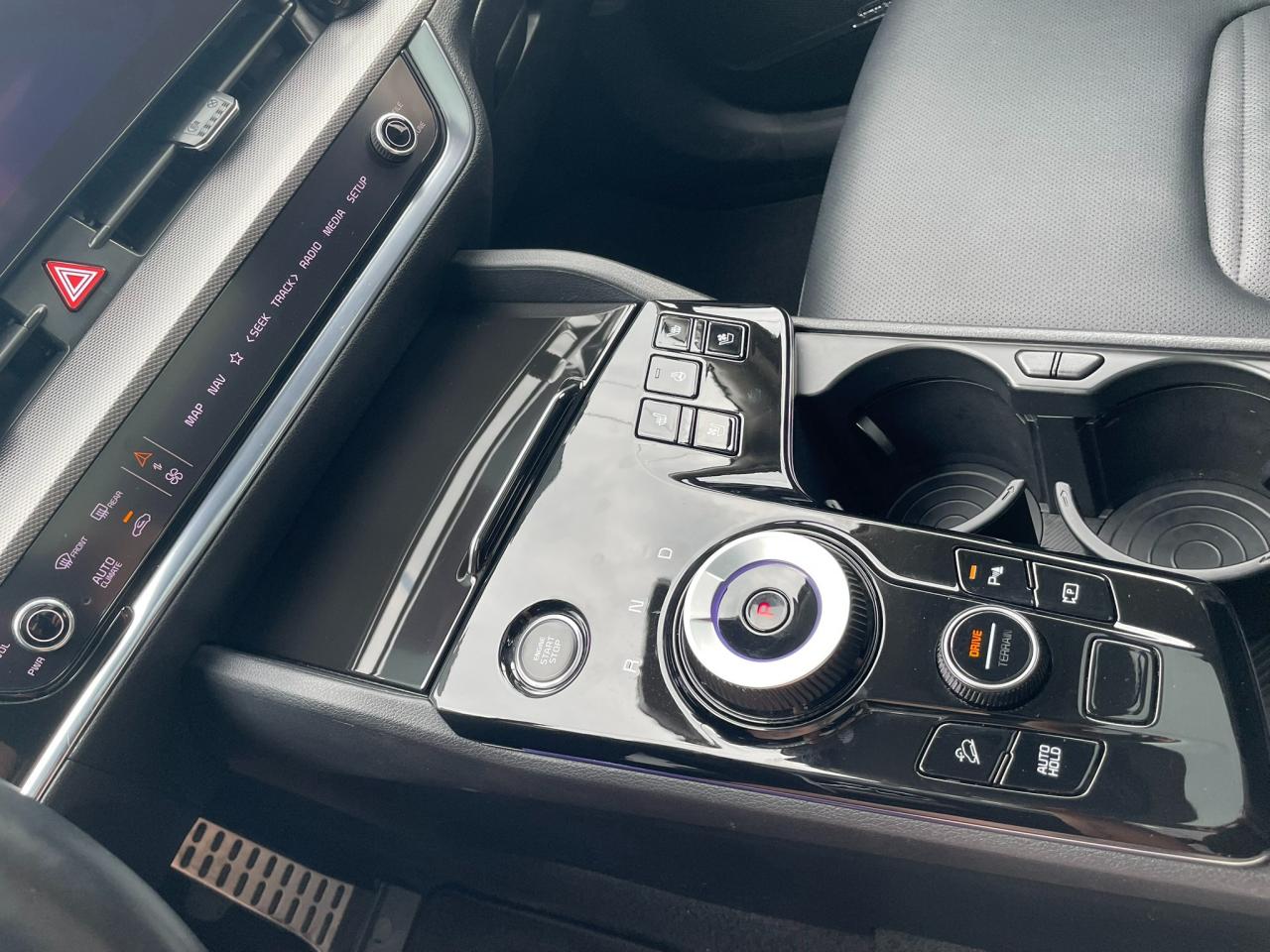 2023 Kia Sportage Hybrid SX w/Black Interior Hybrid | AWD | Sunroof | Leather | Navigation | 18" Wheels Photo