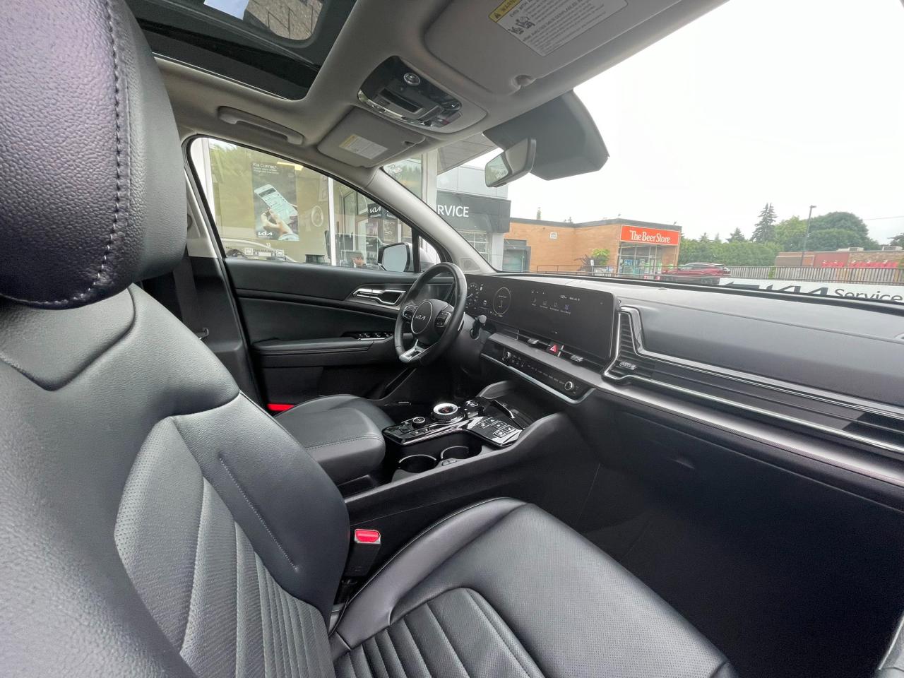 2023 Kia Sportage Hybrid SX w/Black Interior Hybrid | AWD | Sunroof | Leather | Navigation | 18" Wheels Photo