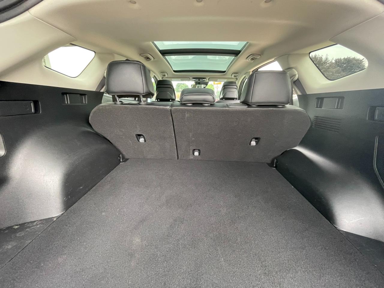 2023 Kia Sportage Hybrid SX w/Black Interior Hybrid | AWD | Sunroof | Leather | Navigation | 18" Wheels Photo