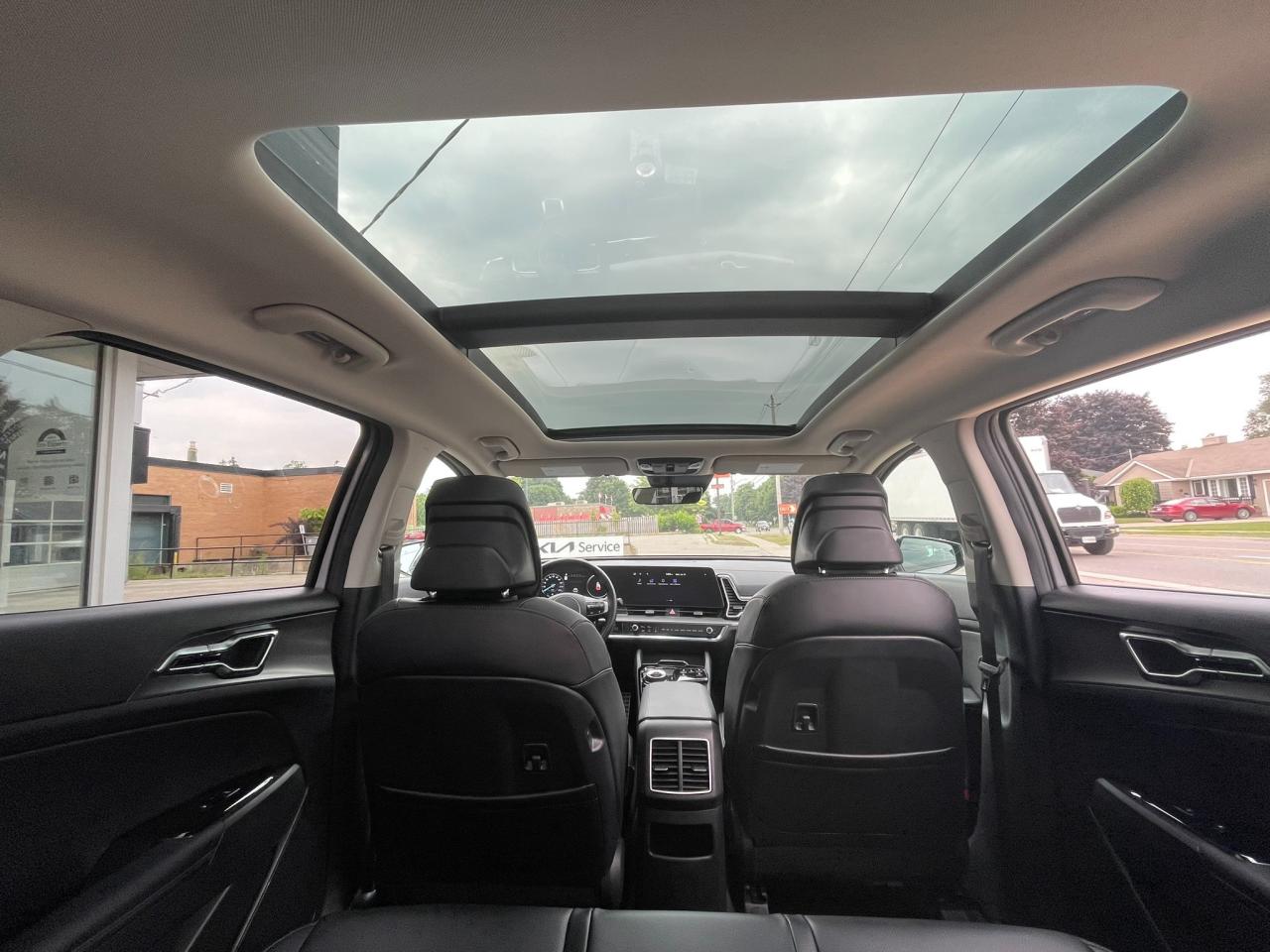 2023 Kia Sportage Hybrid SX w/Black Interior Hybrid | AWD | Sunroof | Leather | Navigation | 18" Wheels Photo