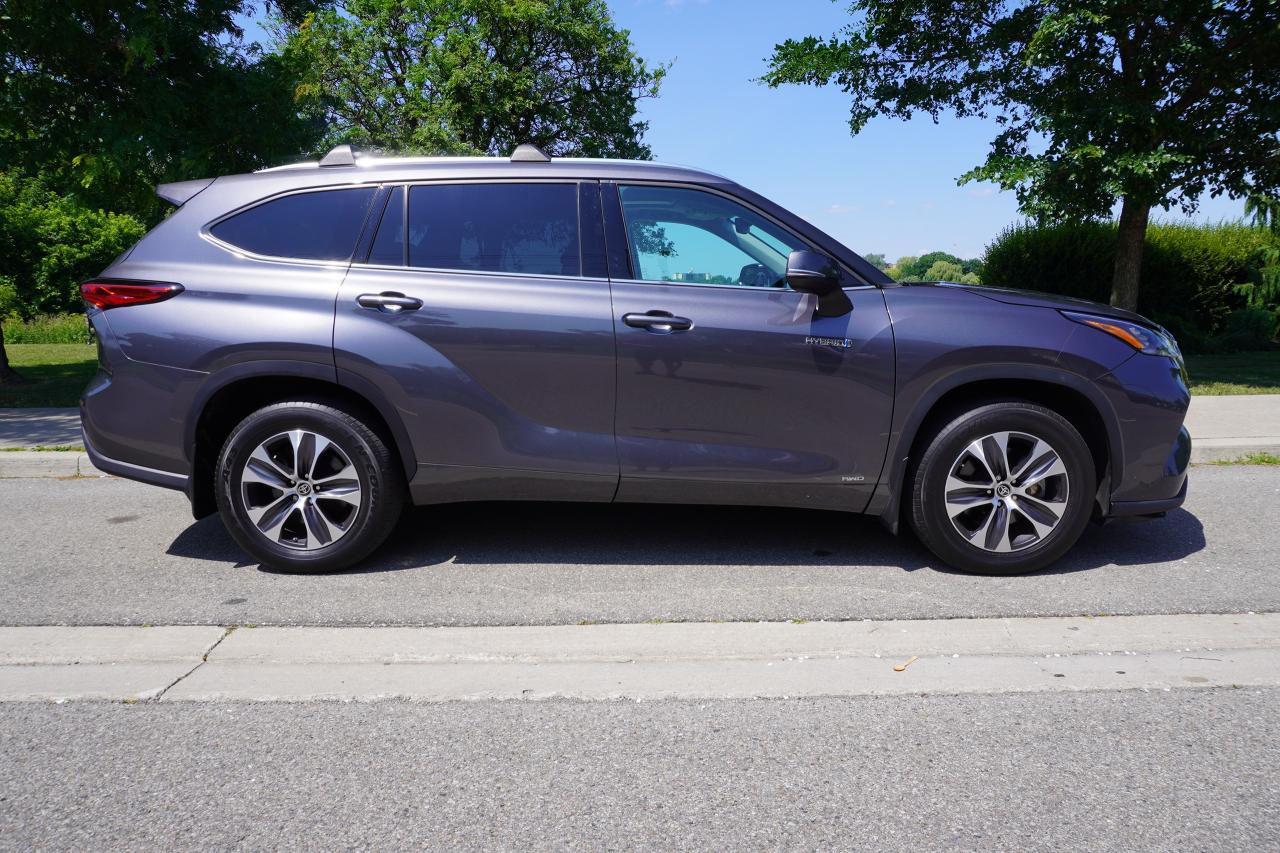 2021 Toyota Highlander HYBRID / XLE / AWD / LOW KM'S / 8 PASSENGER /LOCAL Photo4