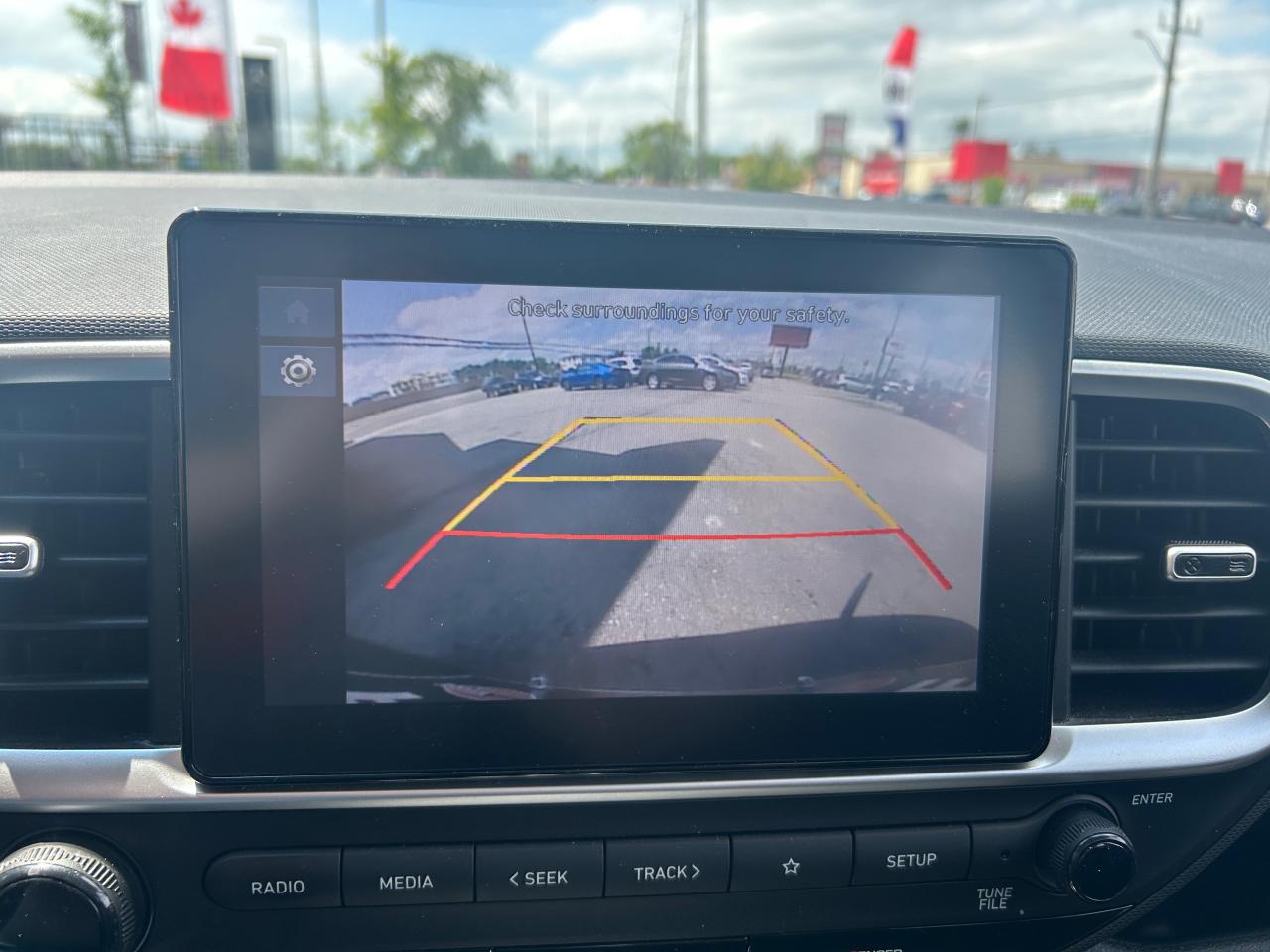 2024 Hyundai Venue Essential - Photo #9