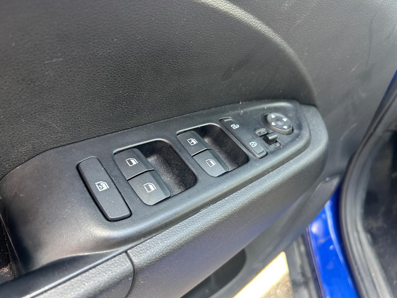 2024 Hyundai Venue Essential - Photo #7