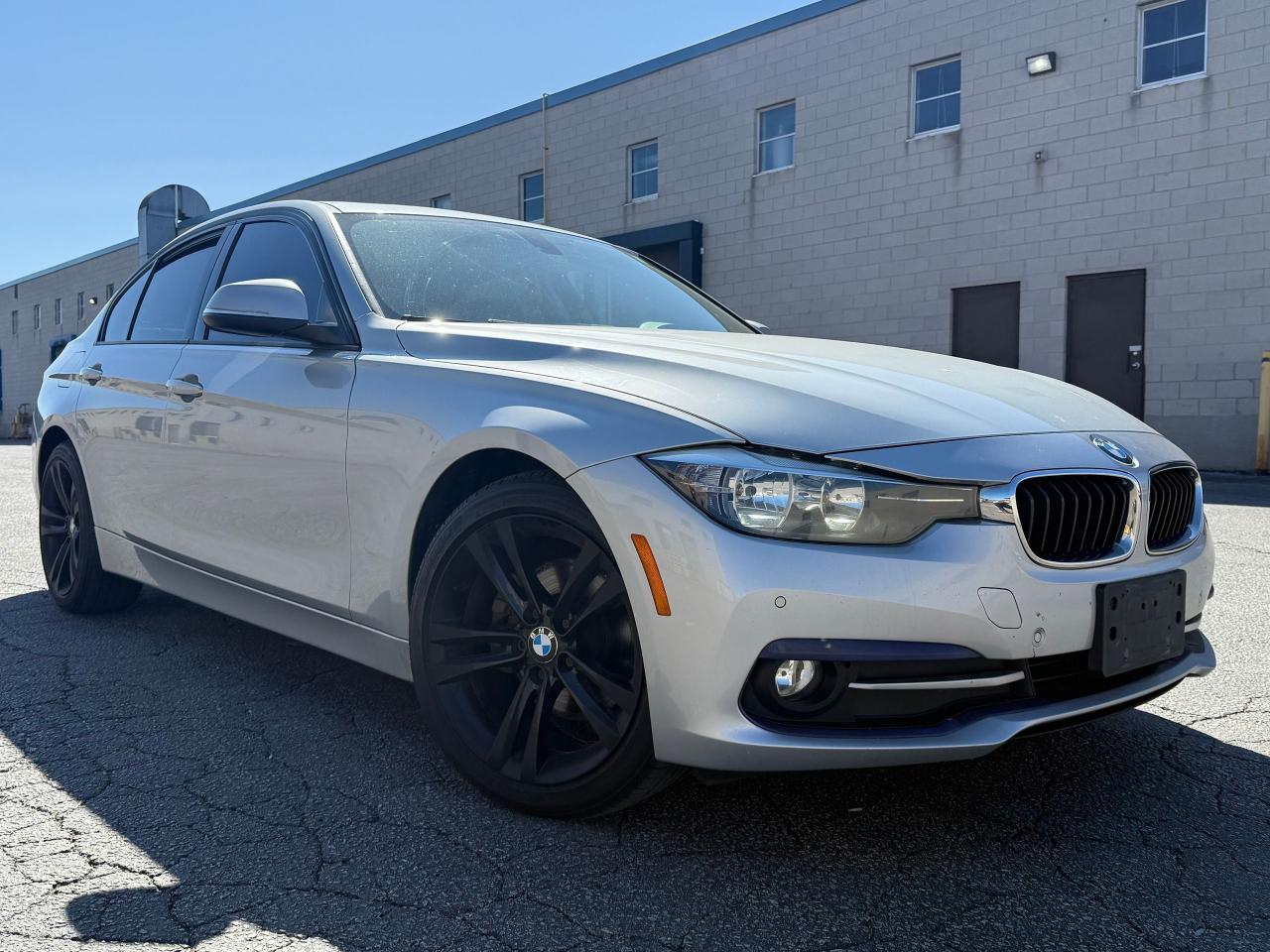 Used 2016 BMW 3 Series 320i xDrive *SAFETY INCL*CLEAN CARFAX*FINANCING* for sale in North York, ON