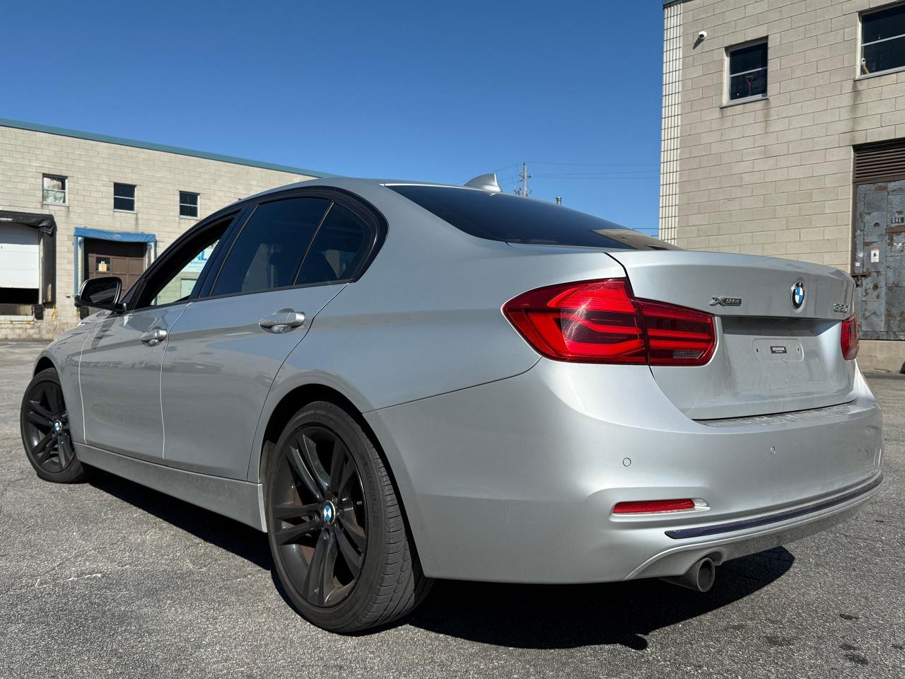2016 BMW 3 Series 320i xDrive *SAFETY INCL*CLEAN CARFAX*FINANCING* - Photo #3
