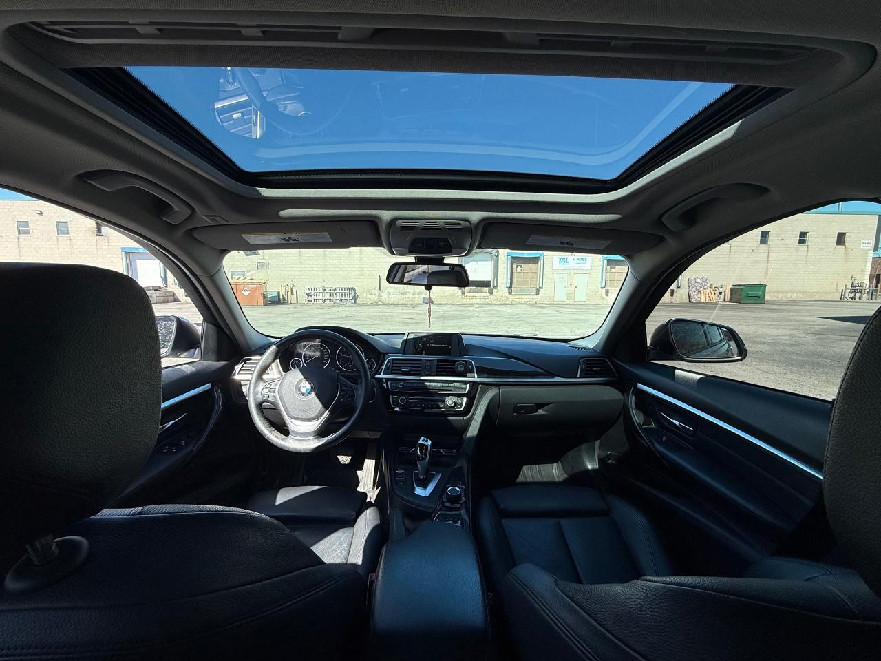 2016 BMW 3 Series 320i xDrive *SAFETY INCL*CLEAN CARFAX*FINANCING* - Photo #12