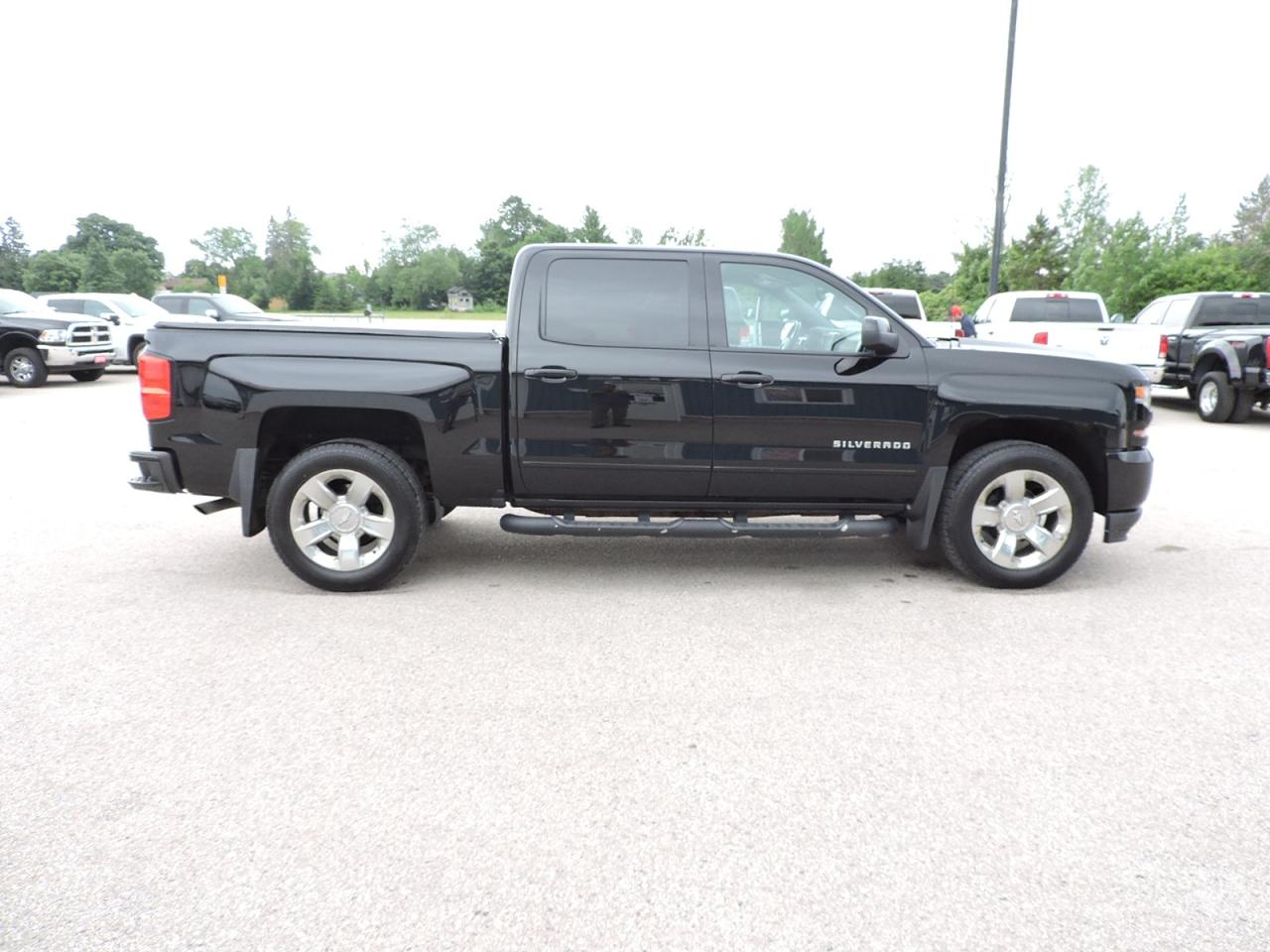 2017 Chevrolet Silverado 1500 LT 5.3L V8 4X4 Heated Seats Z71 139000 KMS Photo3