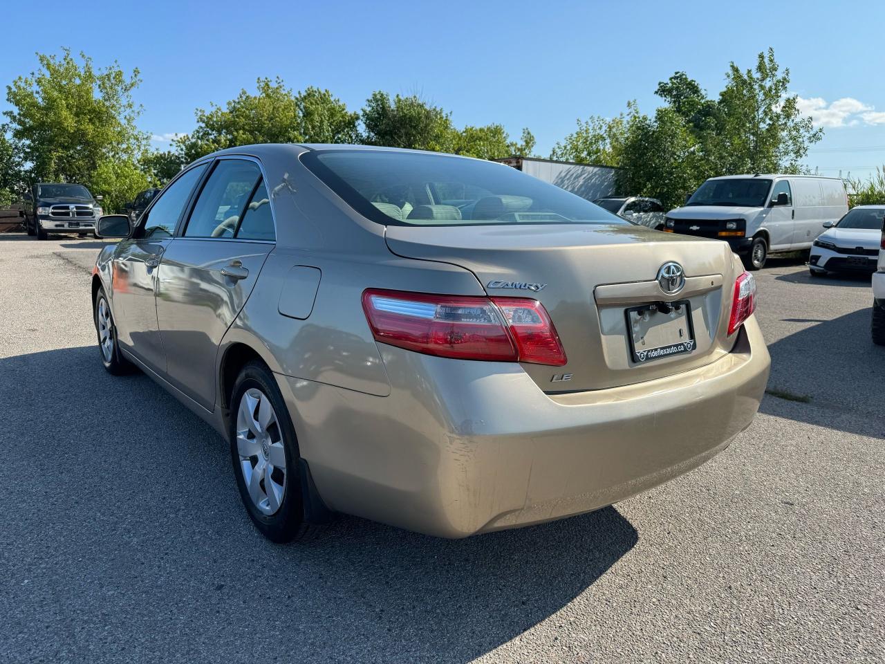 2009 Toyota Camry LE - Photo #7