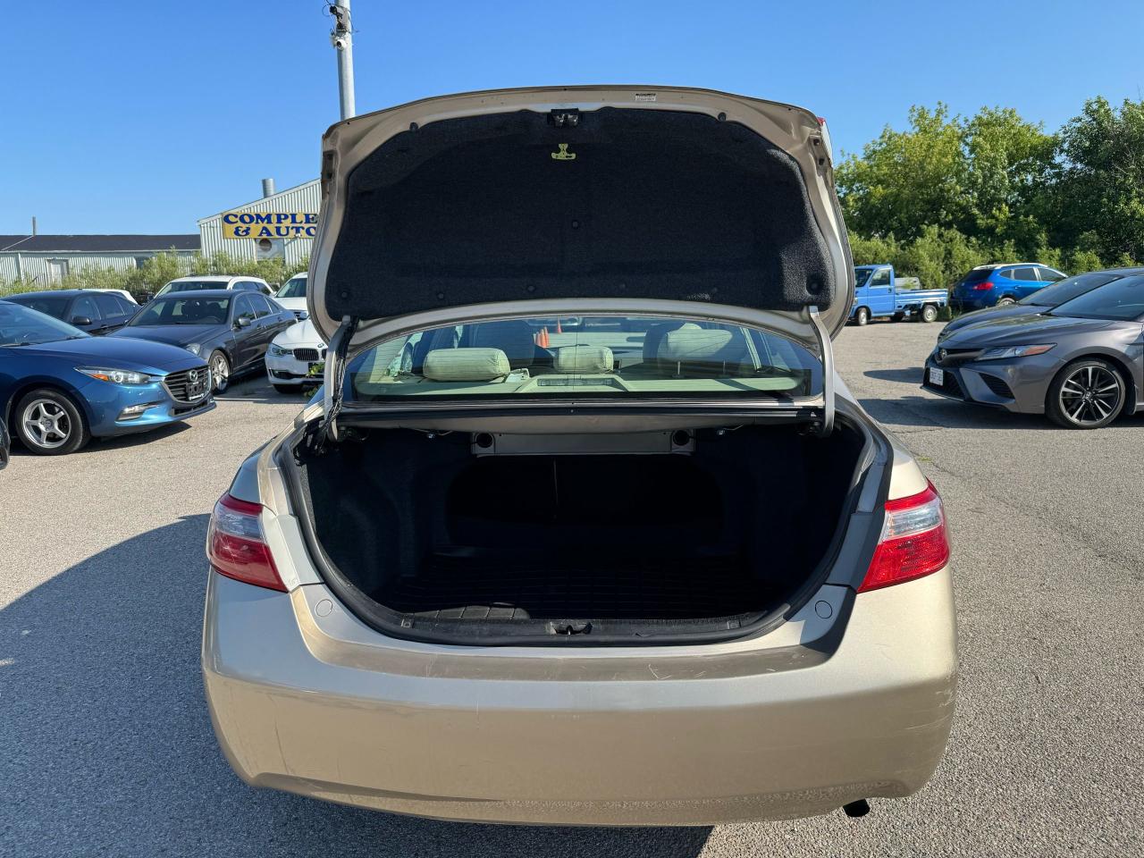 2009 Toyota Camry LE - Photo #16