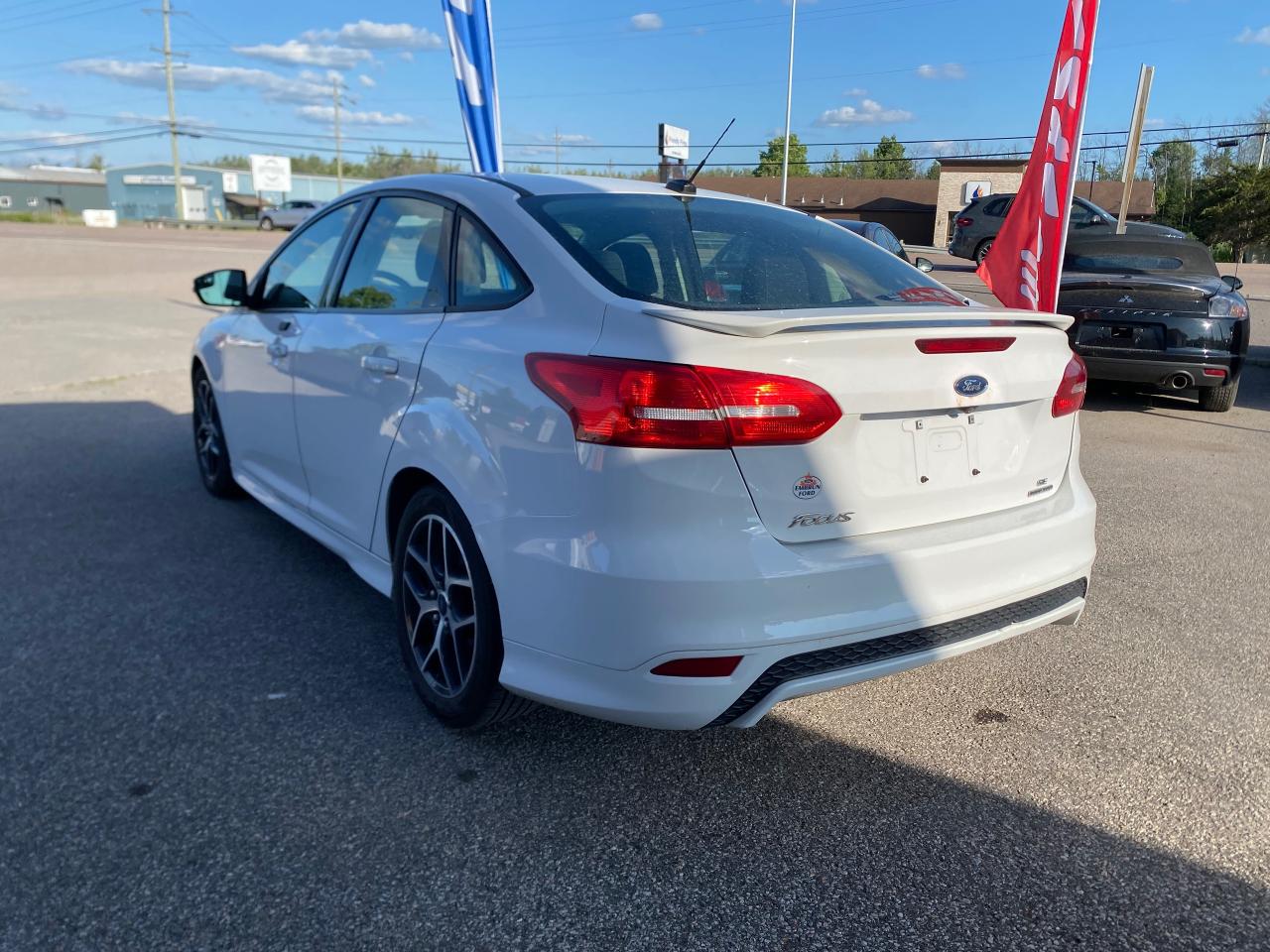 2016 Ford Focus SE - Photo #5