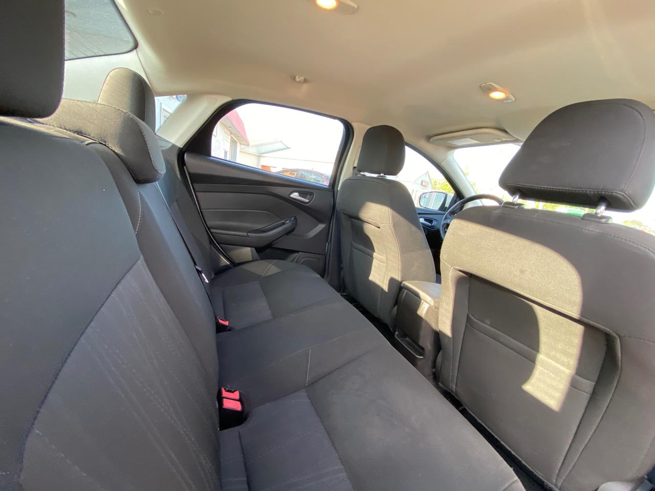 2016 Ford Focus SE - Photo #16