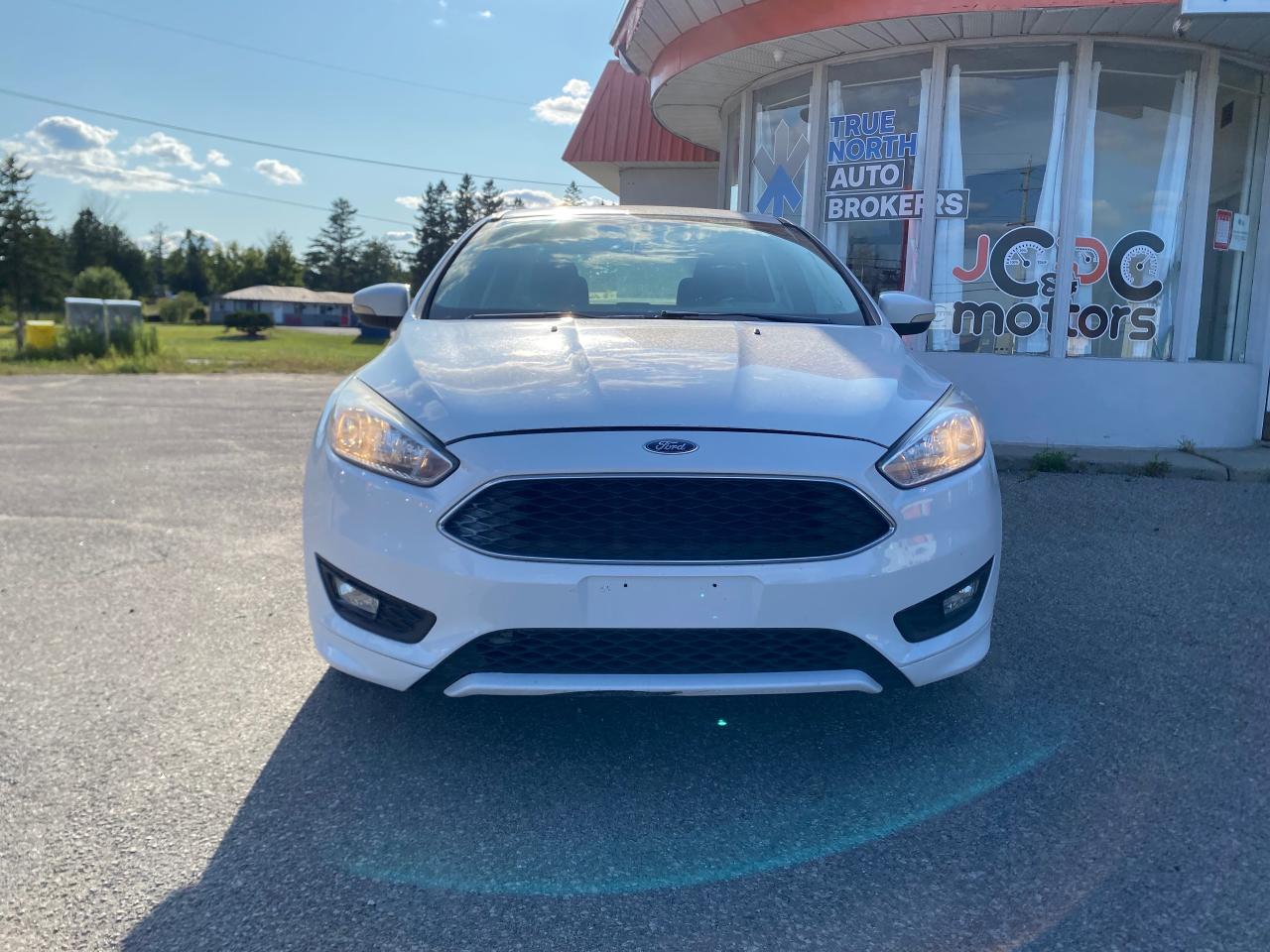 2016 Ford Focus SE - Photo #2
