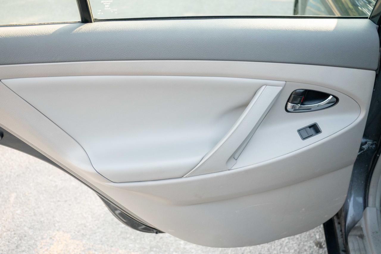 2009 Toyota Camry HYBRID Base - Photo #44