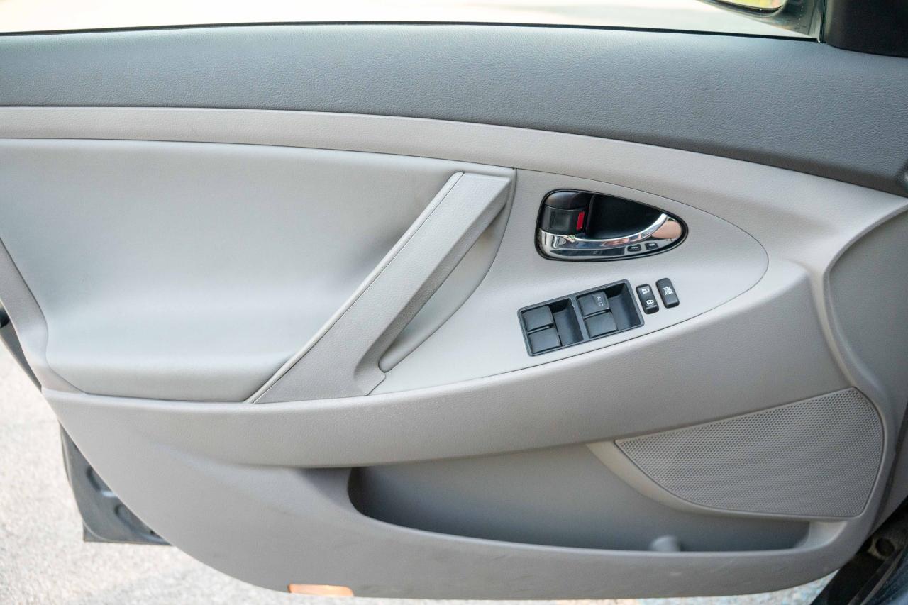 2009 Toyota Camry HYBRID Base - Photo #14