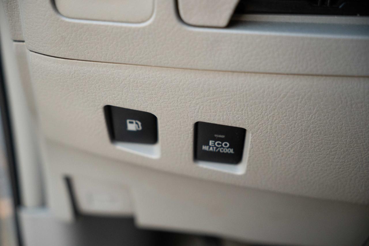 2009 Toyota Camry HYBRID Base - Photo #18
