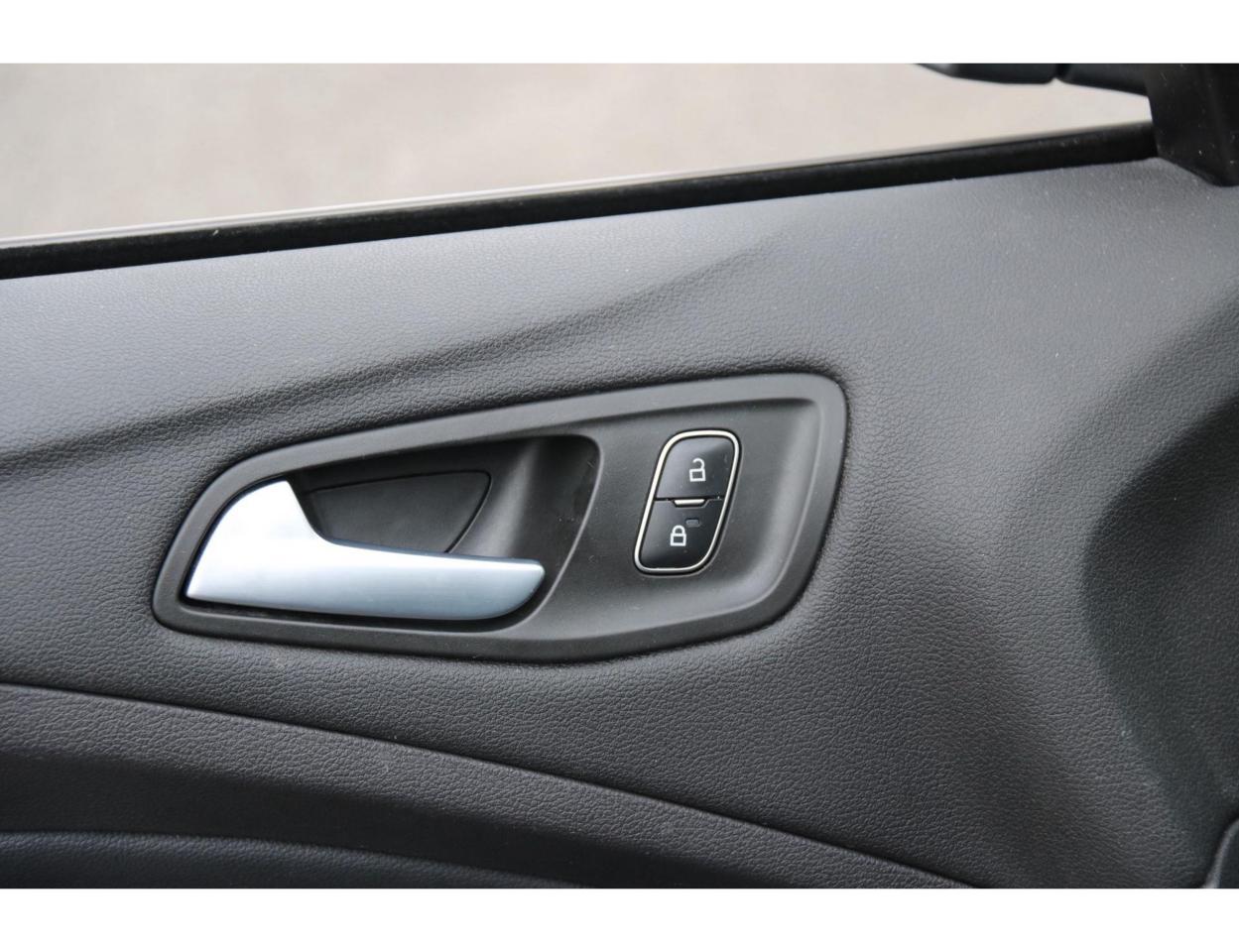 2018 Ford Escape SEL 4WD - Photo #20