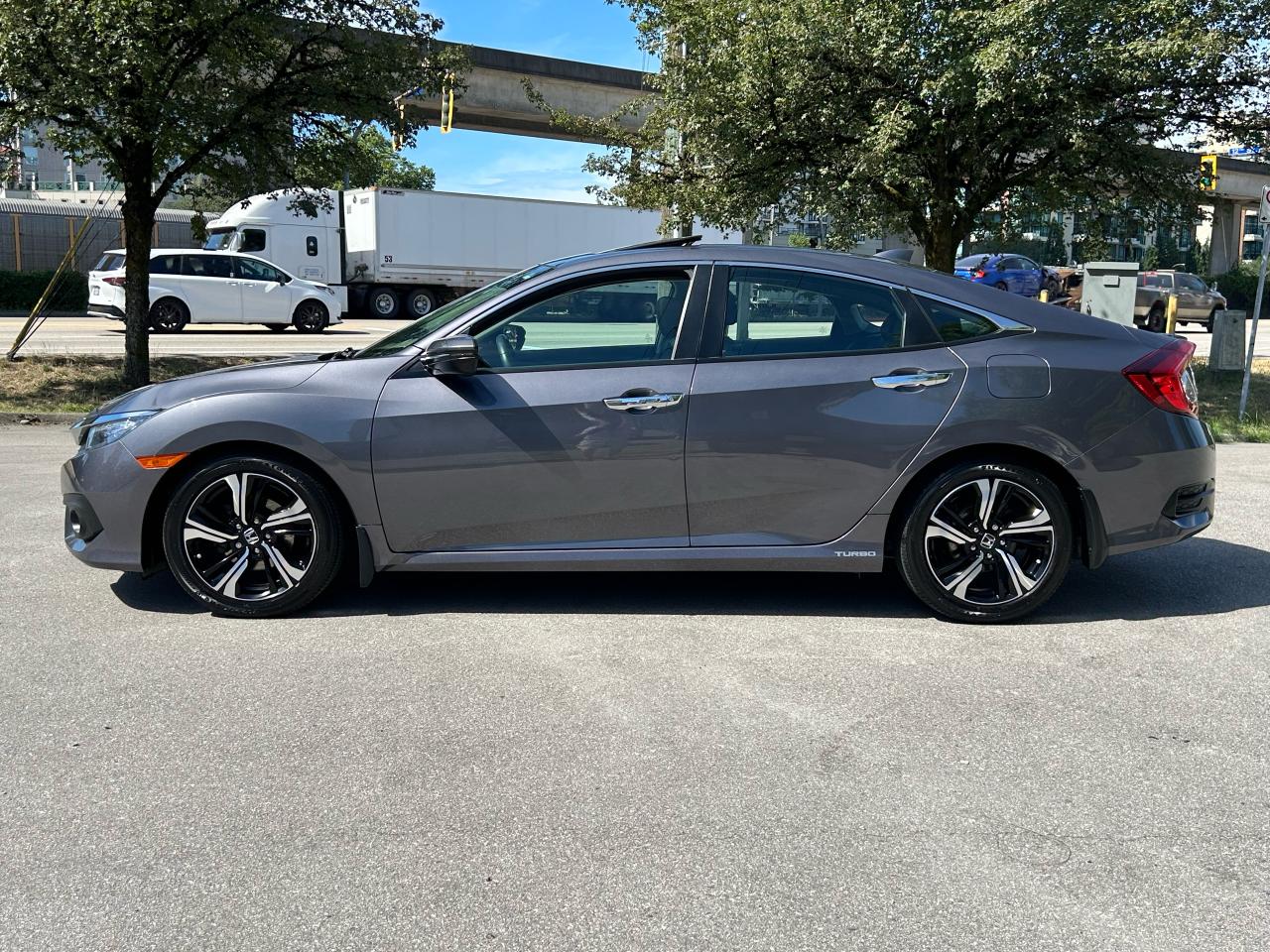 2016 Honda Civic Touring - Photo #2