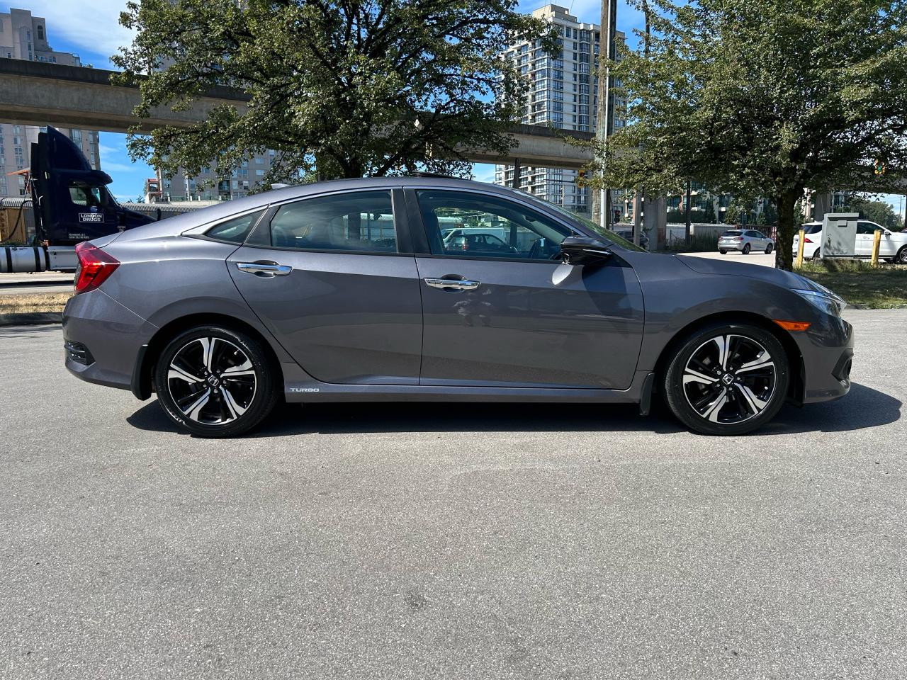 2016 Honda Civic Touring - Photo #4