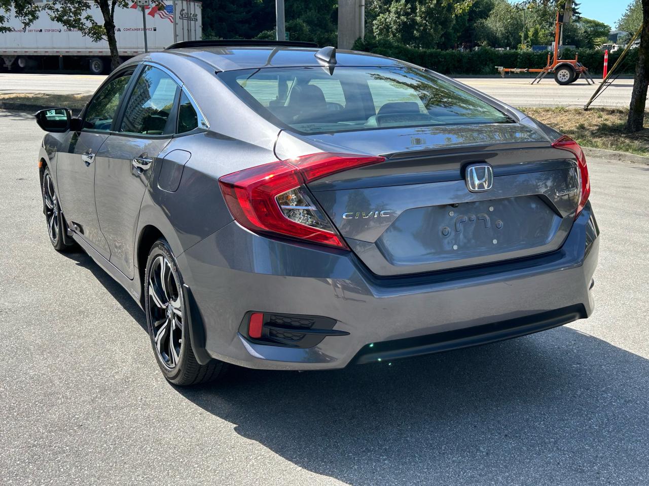 2016 Honda Civic Touring - Photo #3