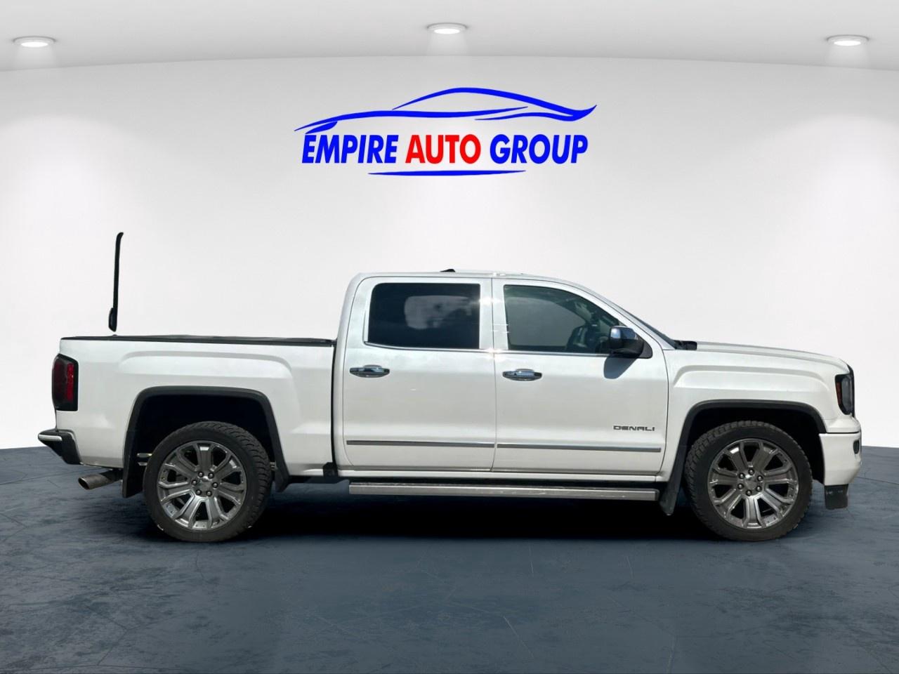 2017 GMC Sierra DENALI CREW CAB SHOR Photo2