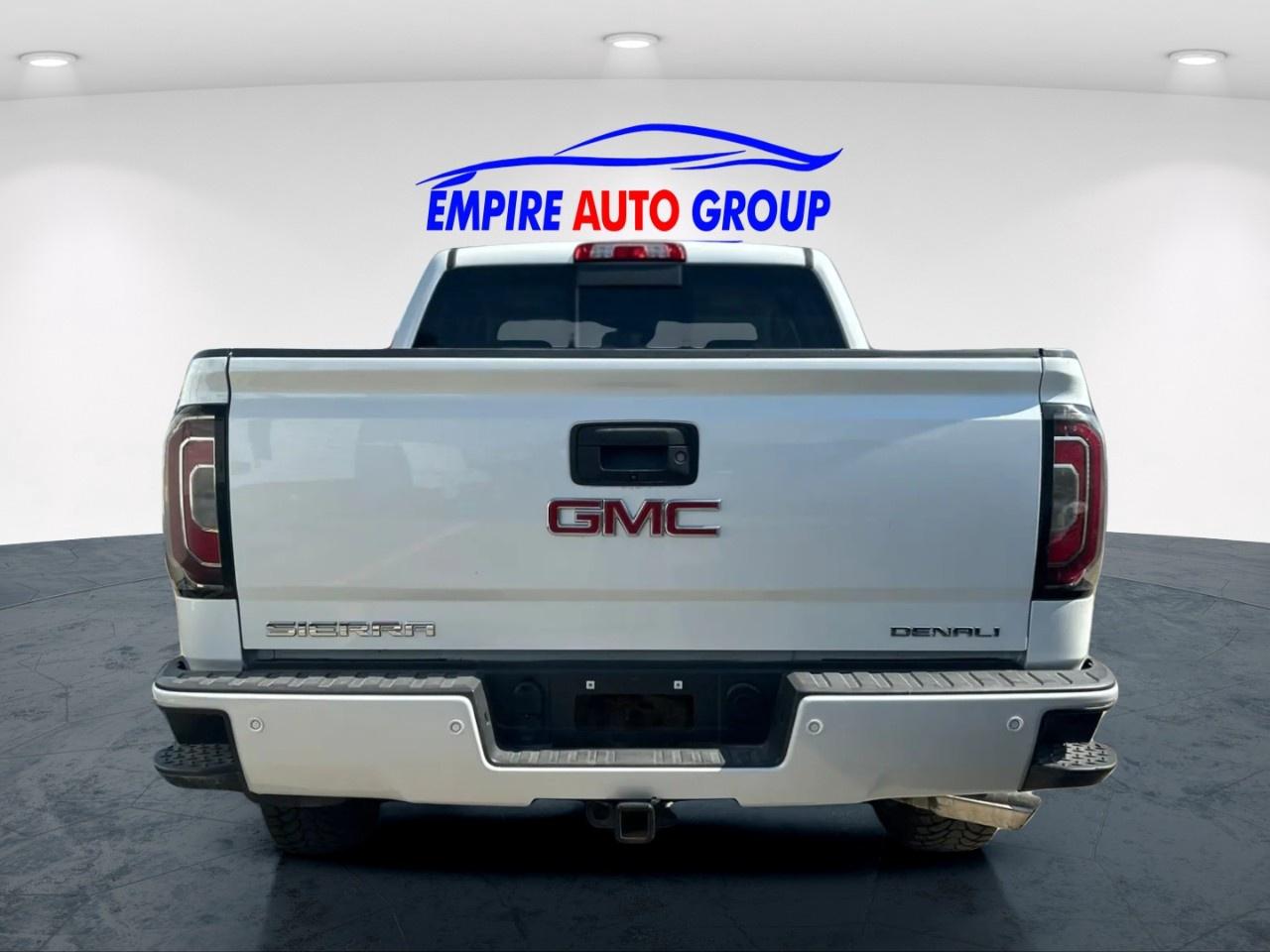 2017 GMC Sierra DENALI CREW CAB SHOR Photo