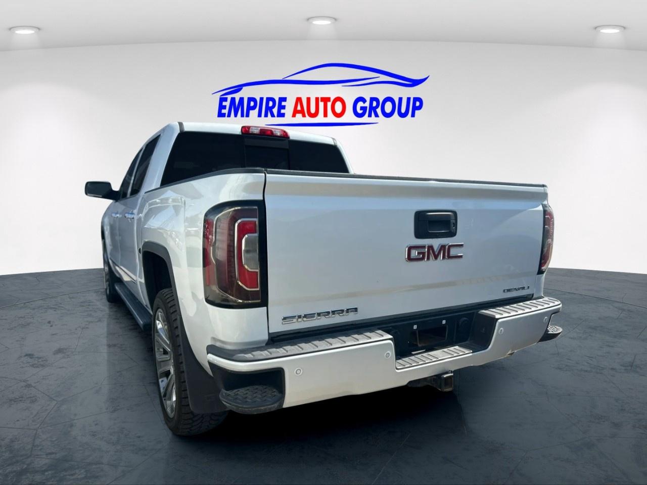 2017 GMC Sierra DENALI CREW CAB SHOR Photo