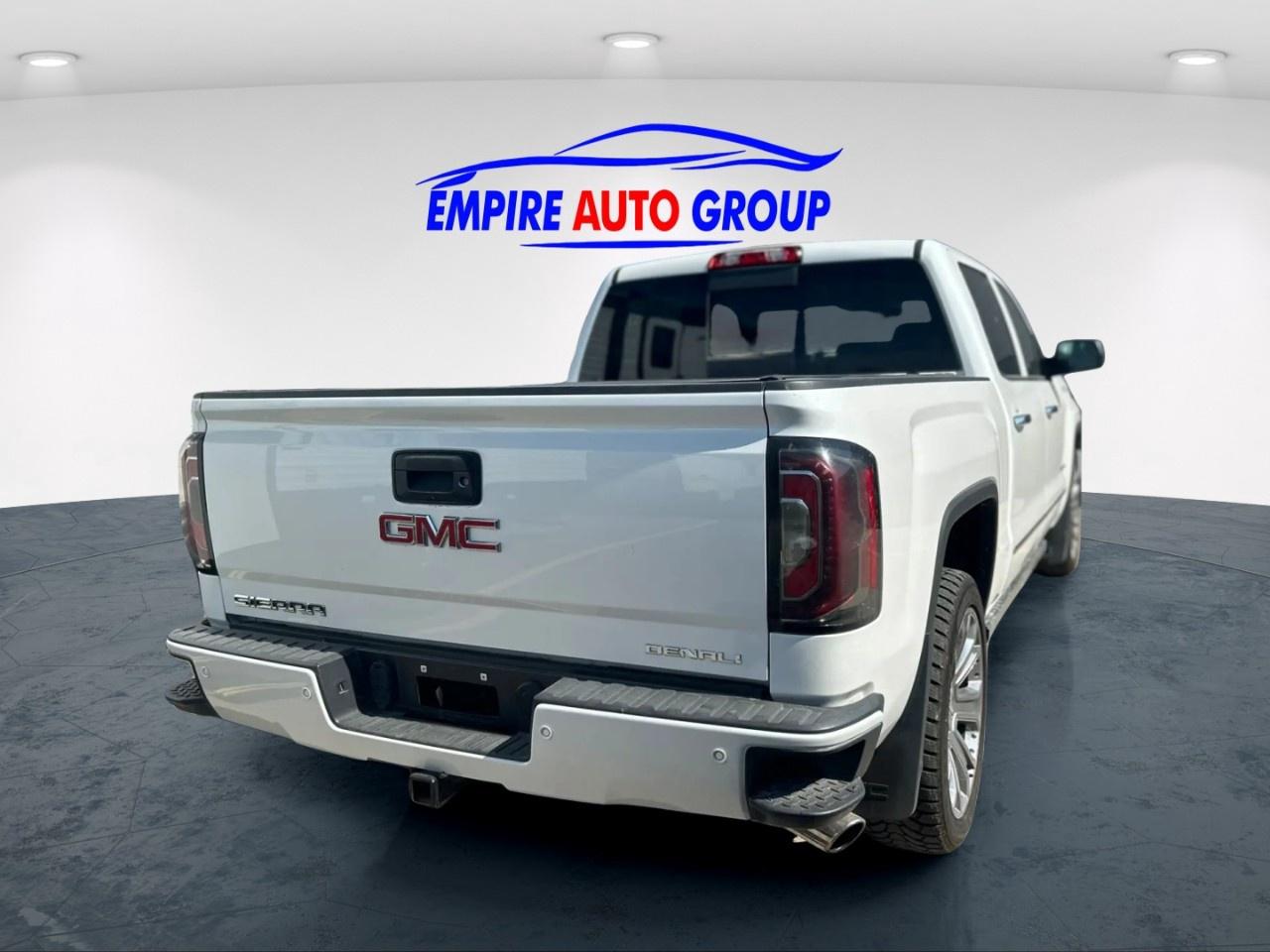 2017 GMC Sierra DENALI CREW CAB SHOR Photo