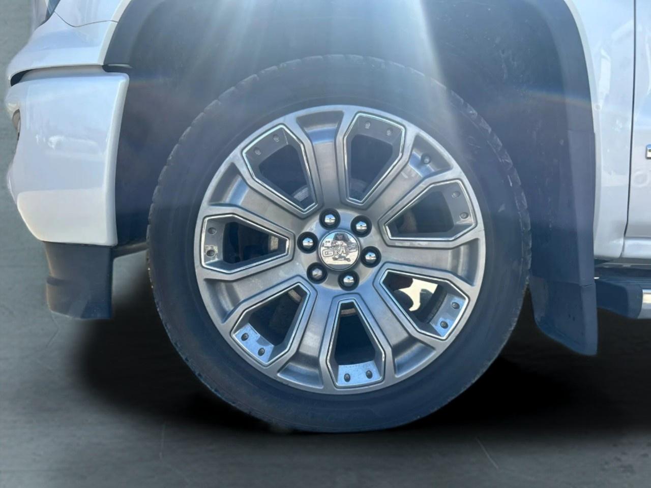 2017 GMC Sierra DENALI CREW CAB SHOR Photo