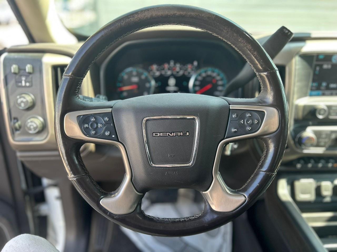 2017 GMC Sierra DENALI CREW CAB SHOR Photo