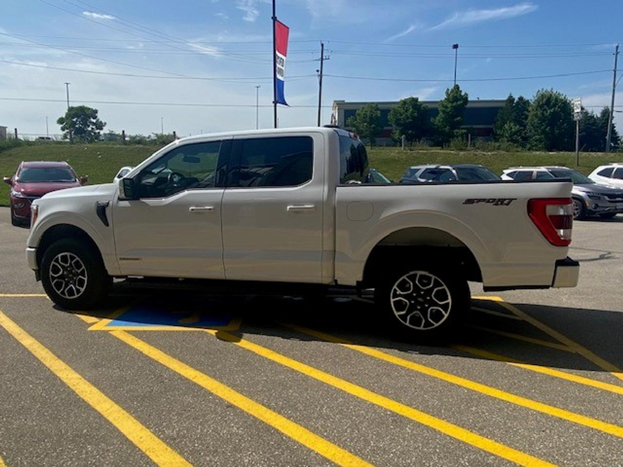 2023 Ford F-150 Lariat 4WD SuperCrew 6.5' Box Photo4