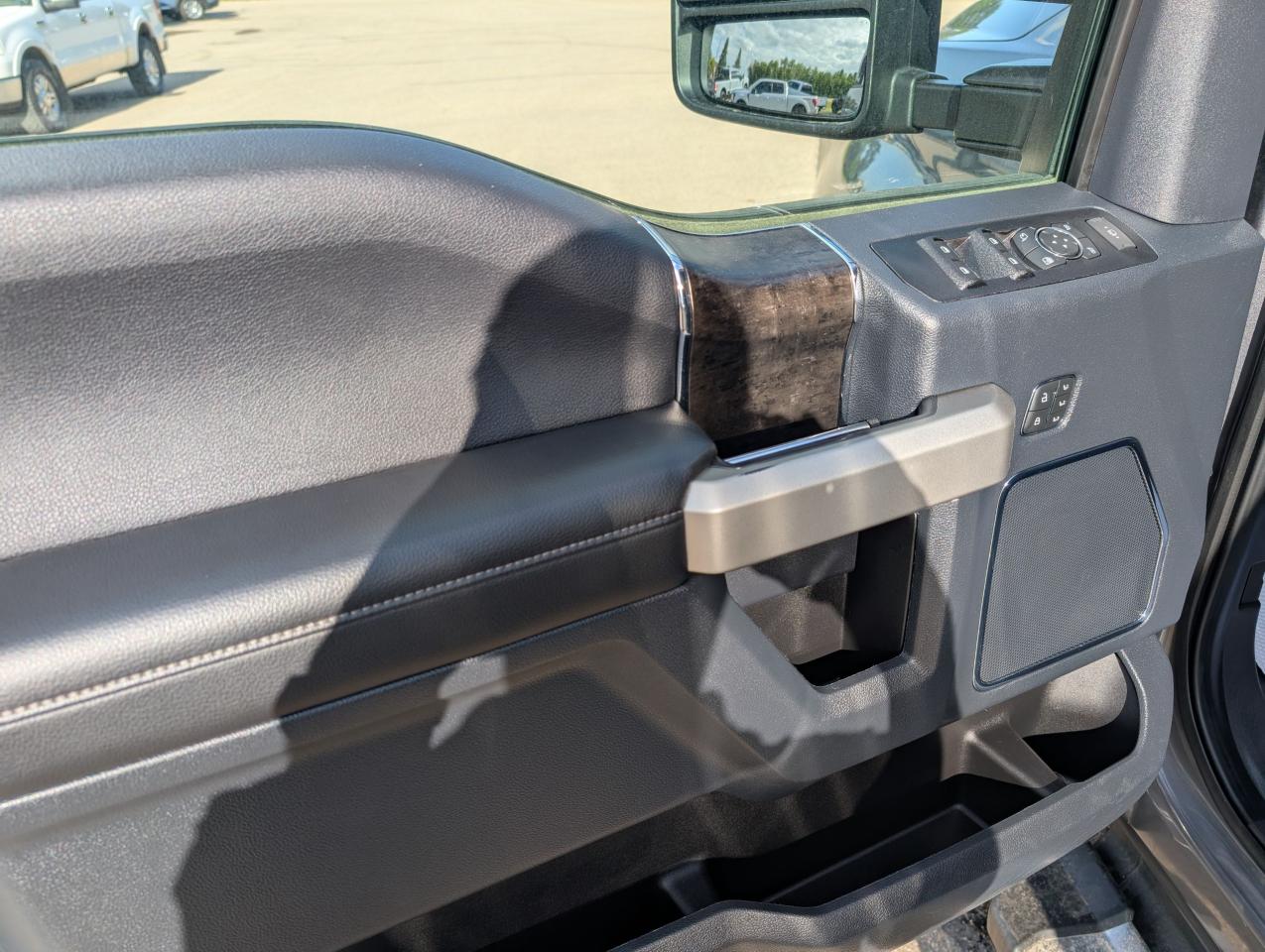 2022 Ford F-250 Super Duty SRW Lariat Photo5