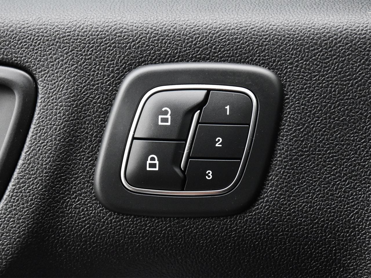 2021 Ford Escape SEL Stealth Pkg / NAV / ROOF / LEATHER / B&O SOUND - Photo #13