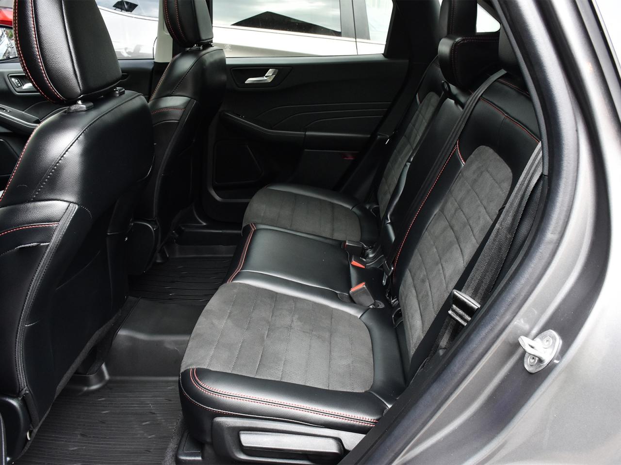 2021 Ford Escape SEL Stealth Pkg / NAV / ROOF / LEATHER / B&O SOUND - Photo #15