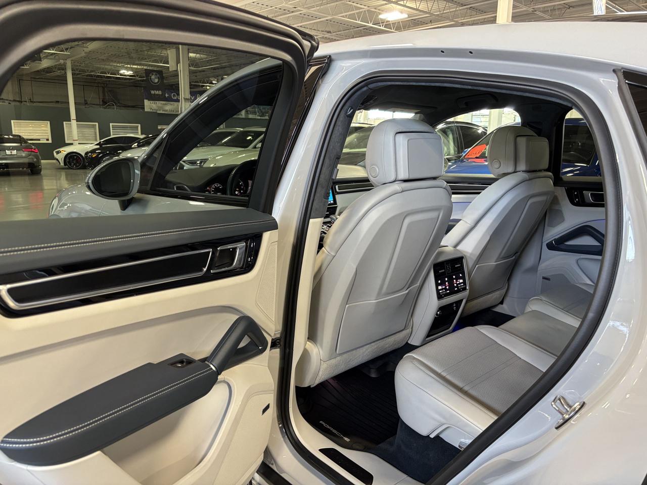 2021 Porsche Cayenne GTS Coupe|AWD|NO LUX TAX|NAV|BOSE|AMBIENT|PANOROOF - Photo #10